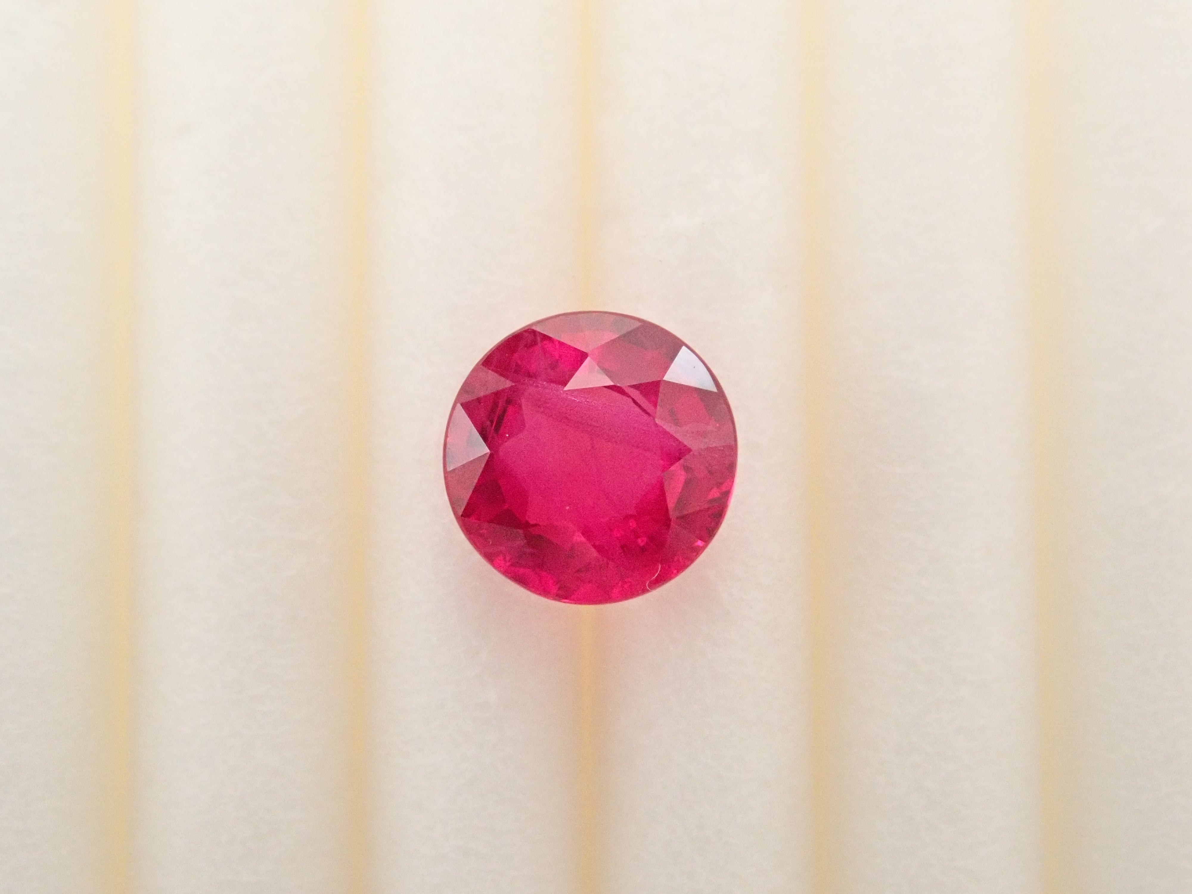 【12/31 22時販売】ピジョンブラッドルビー 5.0mm/0.580ctルース AIGS