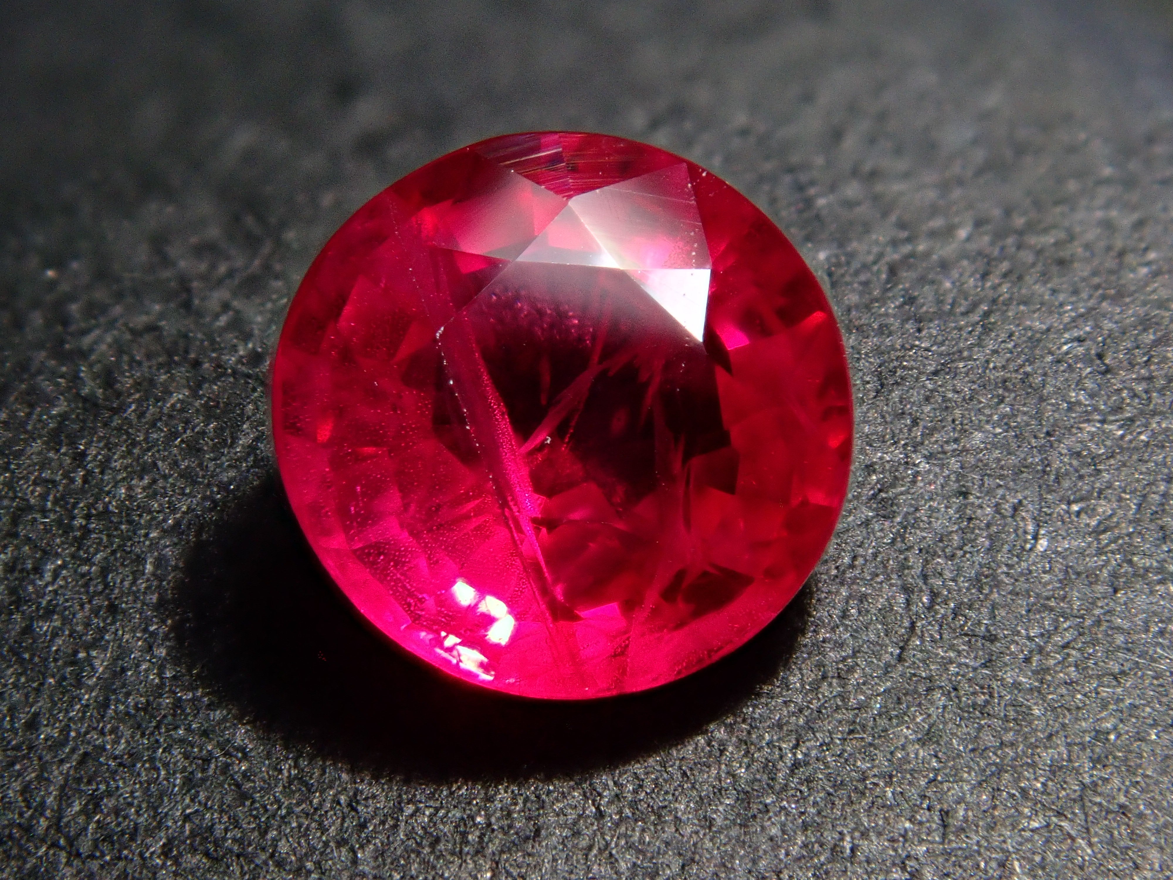 12561766掲載】ピジョンブラッドルビー 0.580ctルース