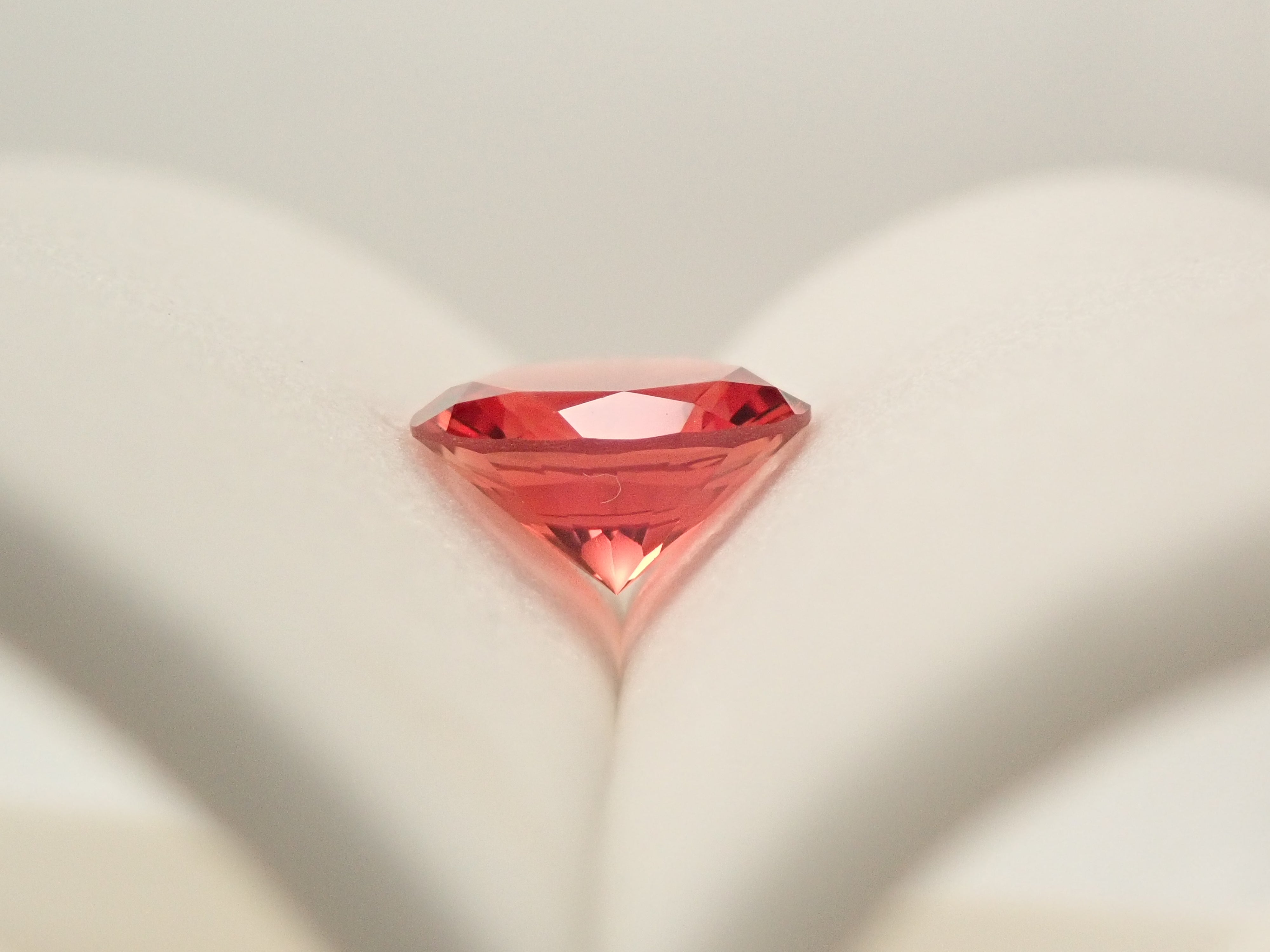 さくらインカット】チベット産アンデシン 8.0mm/1.366ctルース