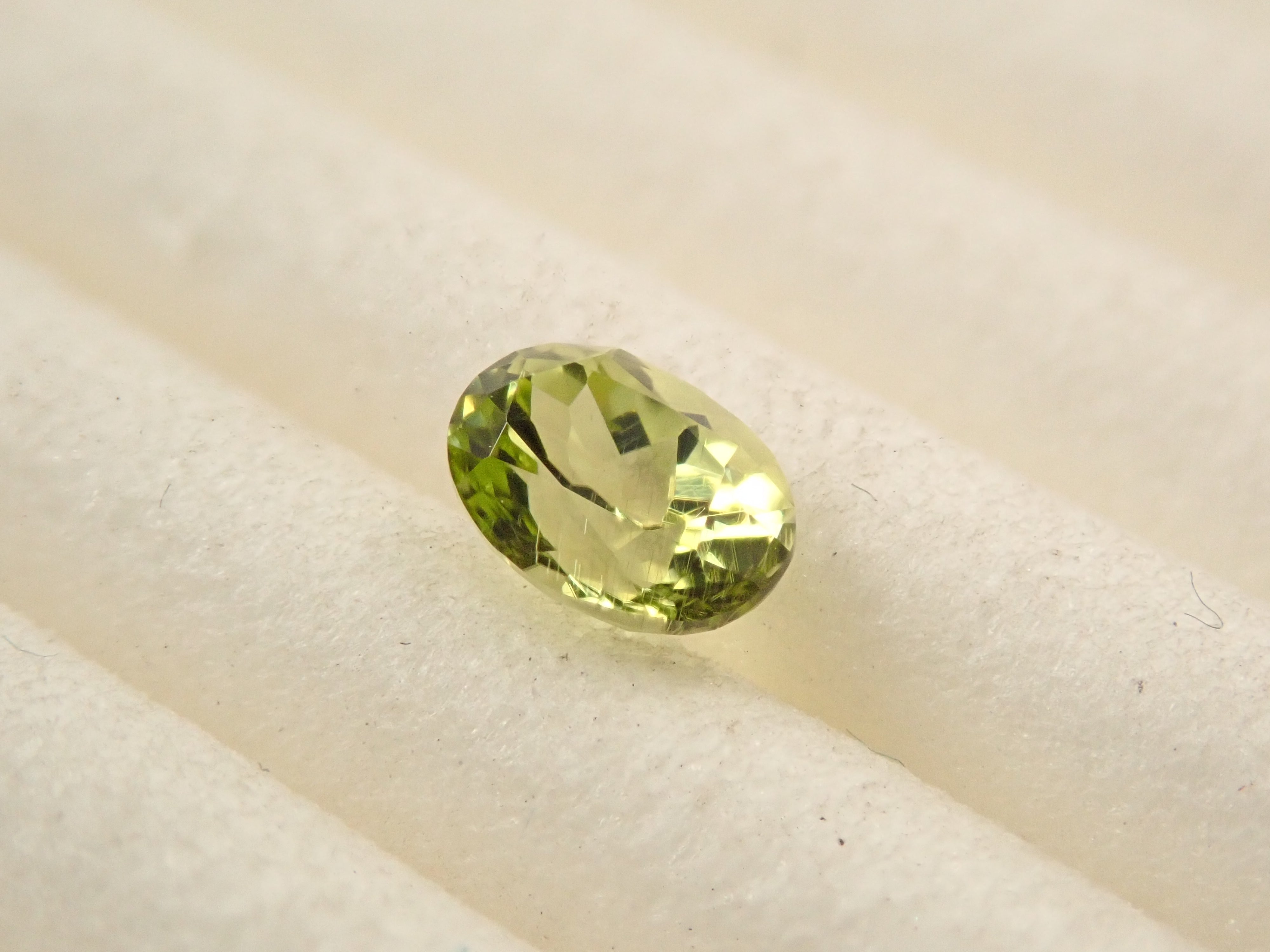 【1/5 22時販売】パラサイティックペリドット 0.241ctルース 日独鑑