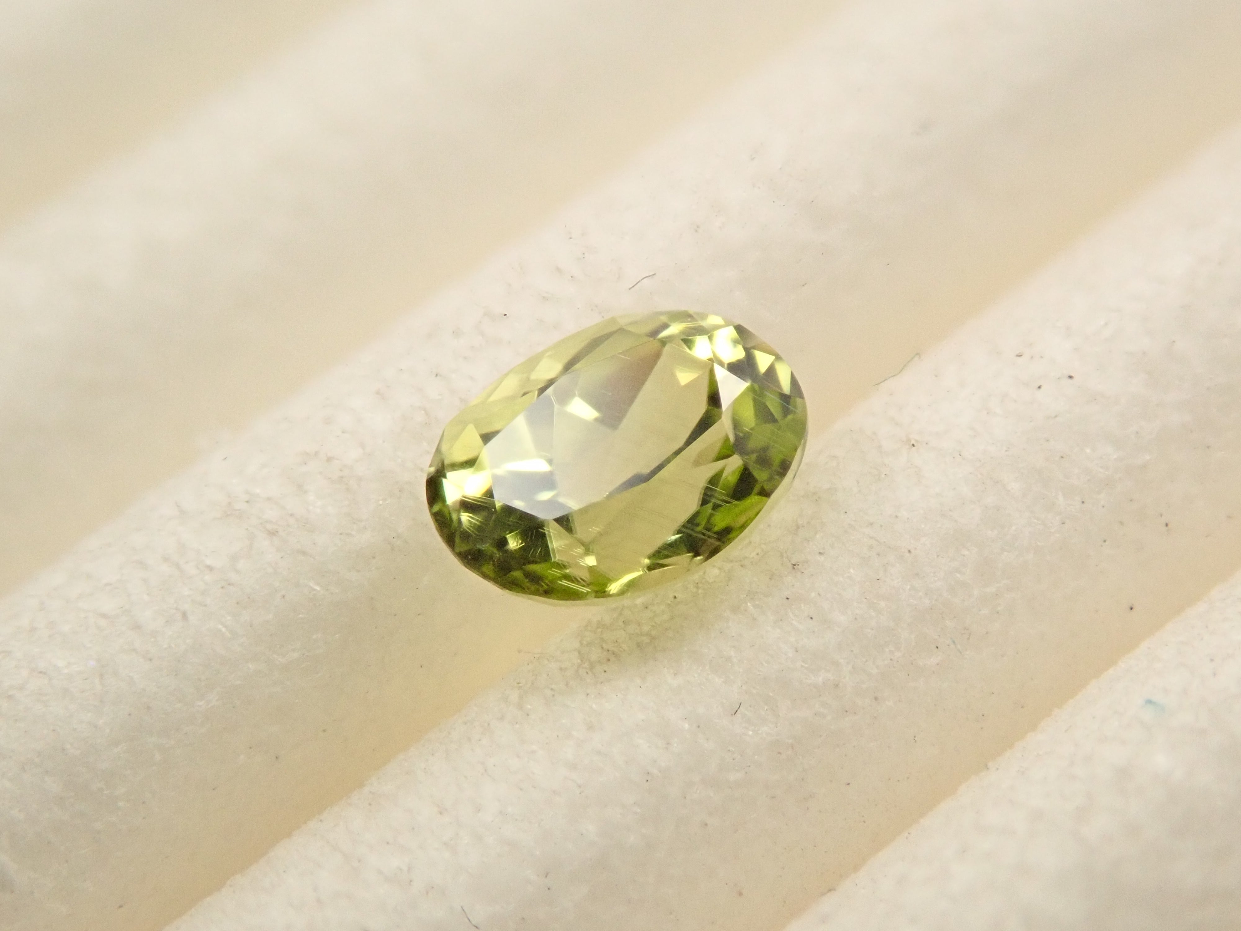 【1/5 22時販売】パラサイティックペリドット 0.241ctルース 日独鑑