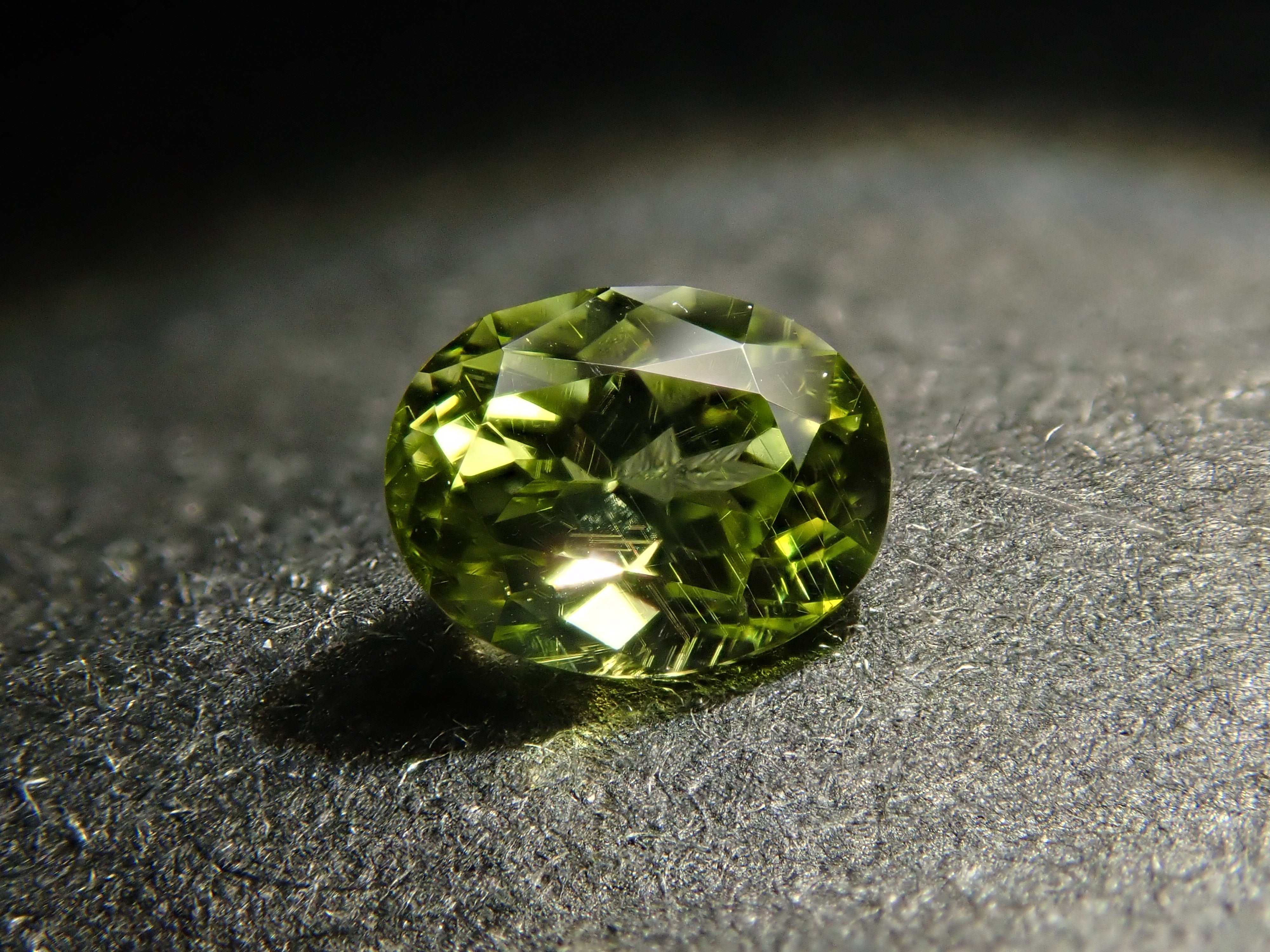 【1/5 22時販売】パラサイティックペリドット 0.241ctルース 日独鑑