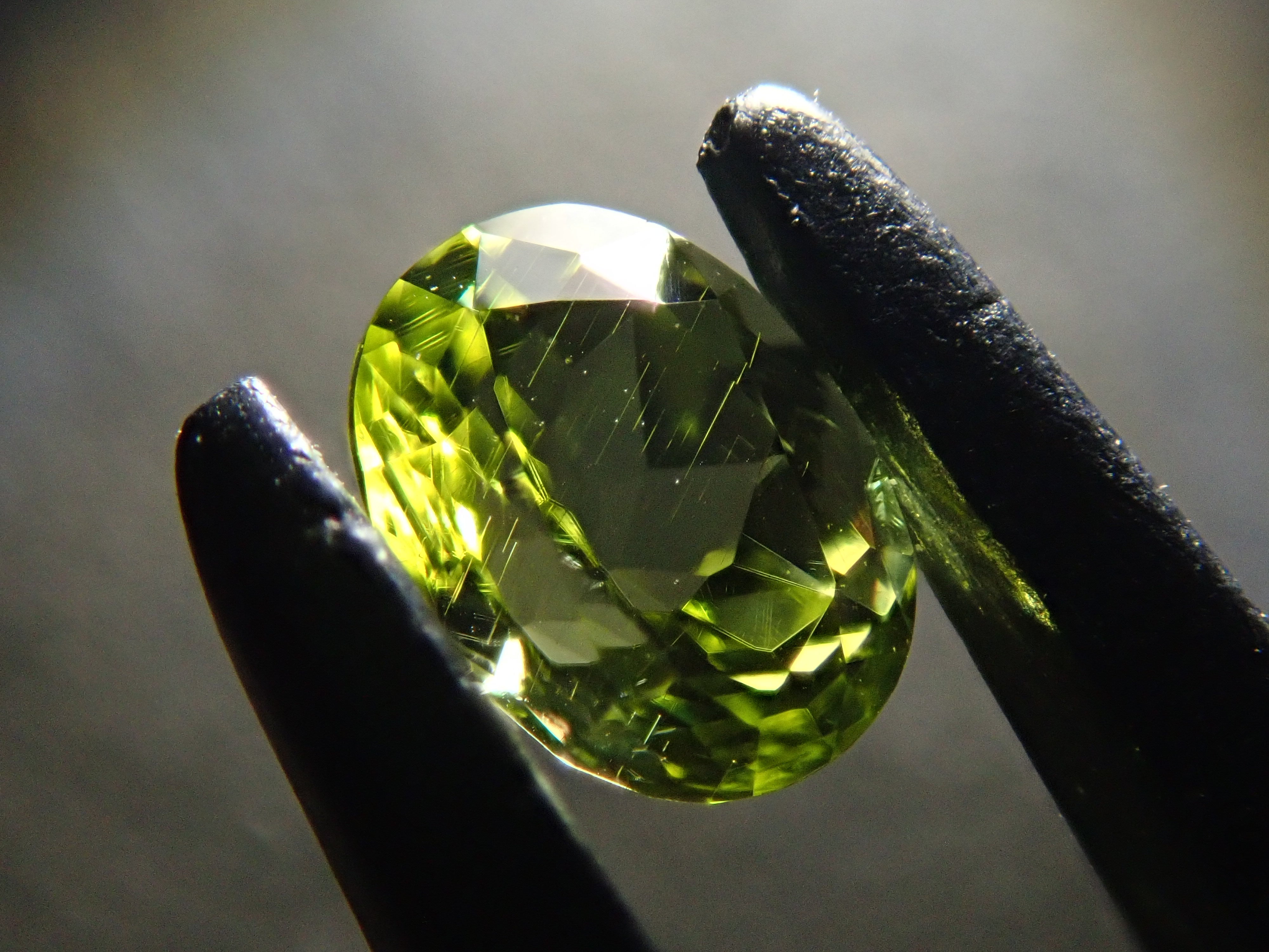 【1/5 22時販売】パラサイティックペリドット 0.241ctルース 日独鑑