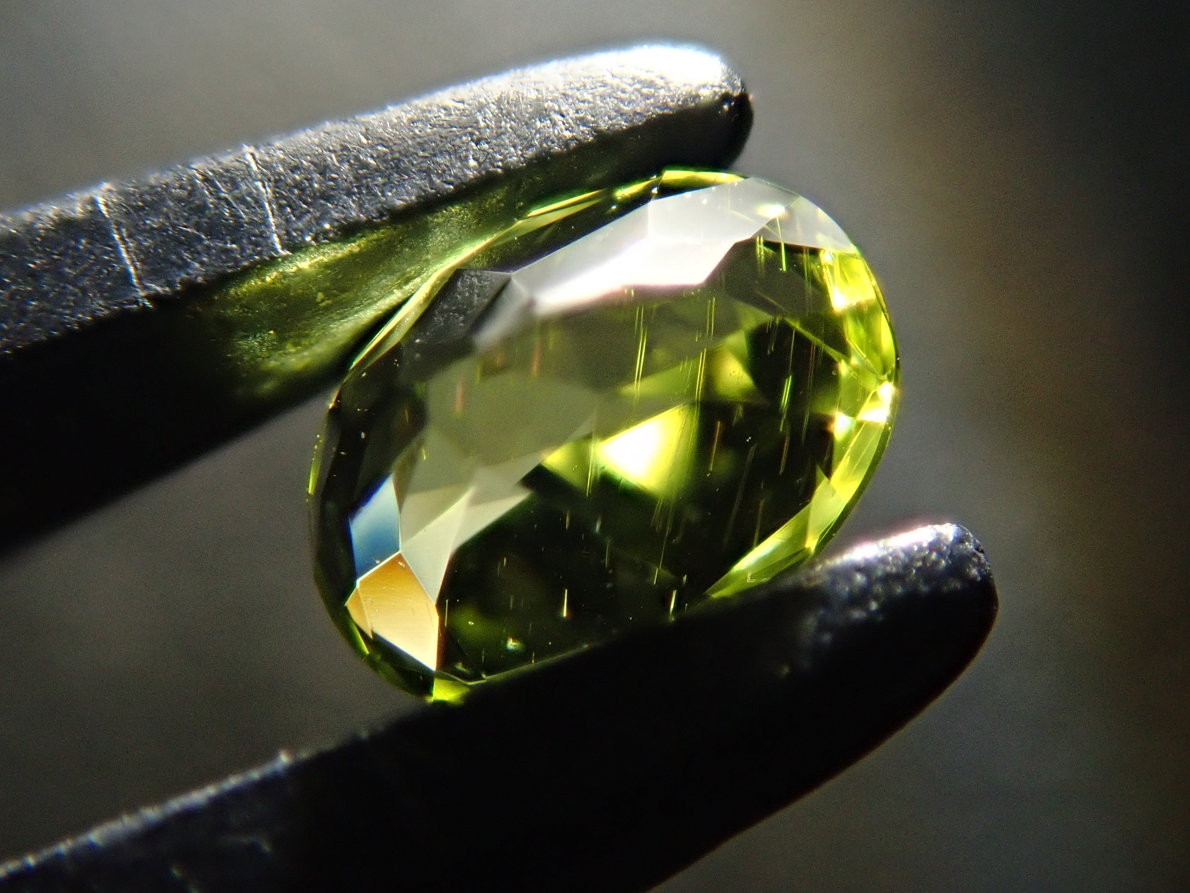 【1/5 22時販売】パラサイティックペリドット 0.241ctルース 日独鑑