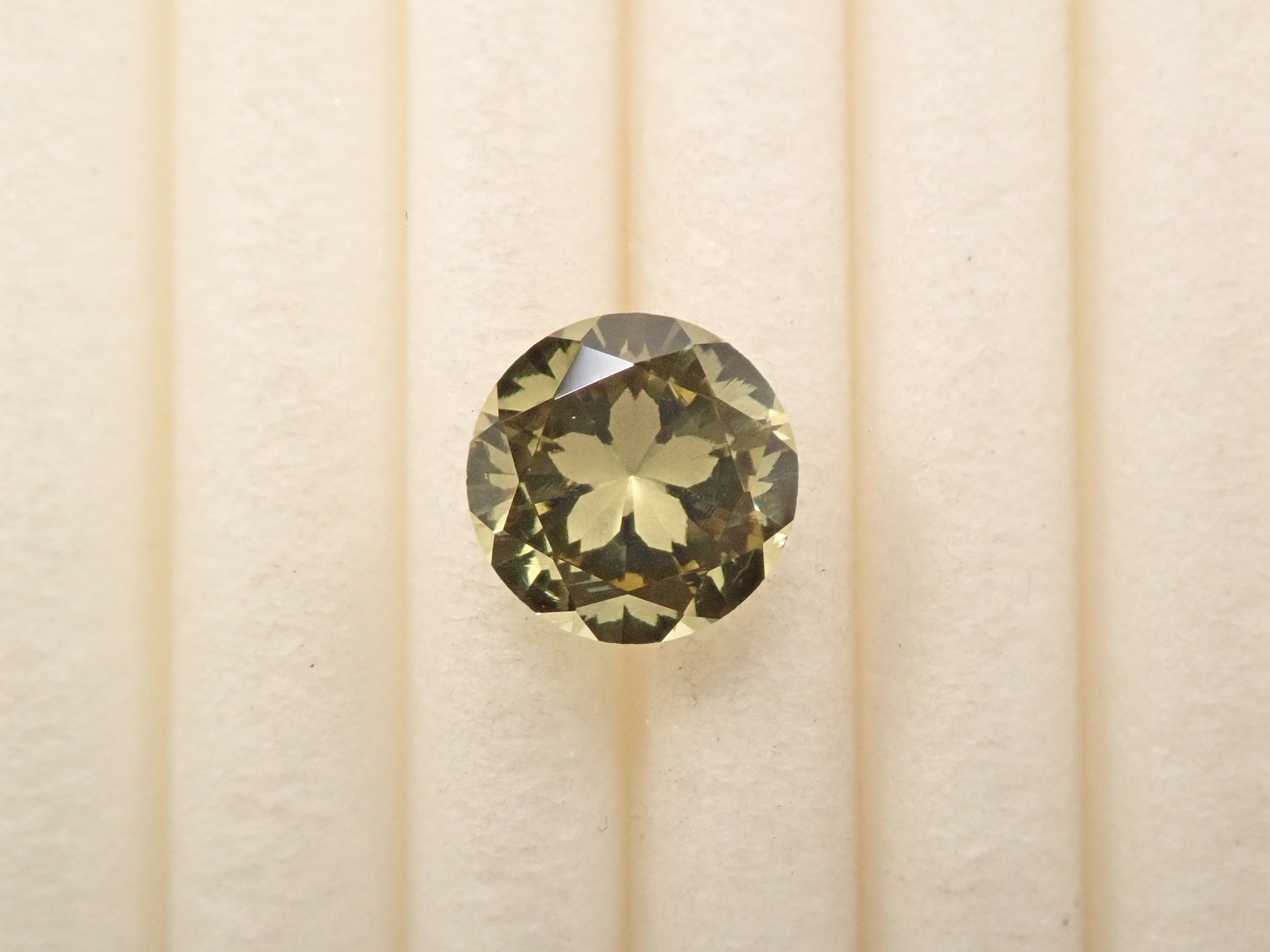 【抽選販売0117_04】【さくらインカット】マリ共和国産マリガーネット（グロッシュラー/アンドラダイト・ガーネット） 6.0mm/0.920ctルース 鑑別書