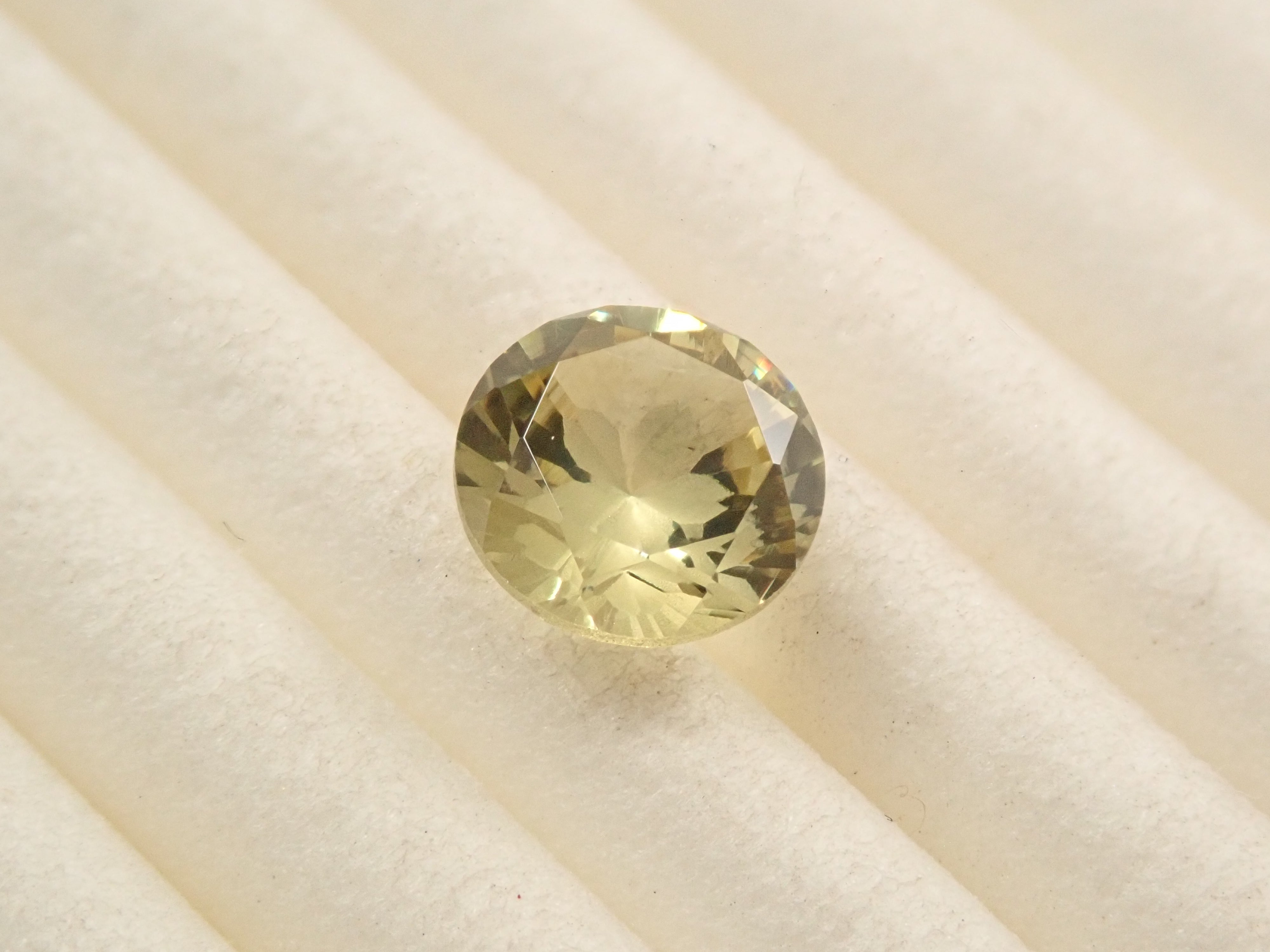 【抽選販売0117_04】【さくらインカット】マリ共和国産マリガーネット（グロッシュラー/アンドラダイト・ガーネット） 6.0mm/0.920ctルース 鑑別書