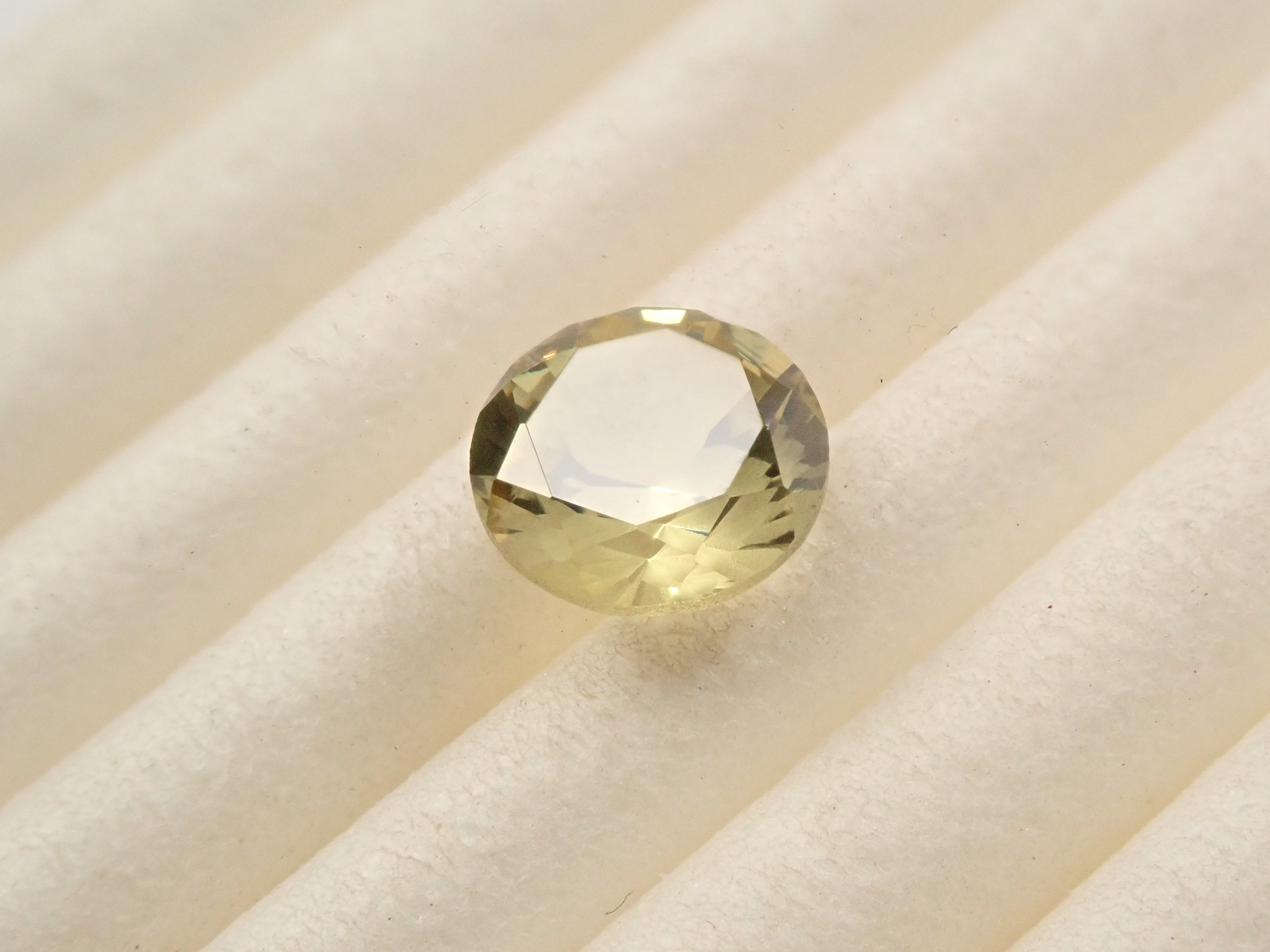 【抽選販売0117_04】【さくらインカット】マリ共和国産マリガーネット（グロッシュラー/アンドラダイト・ガーネット） 6.0mm/0.920ctルース 鑑別書