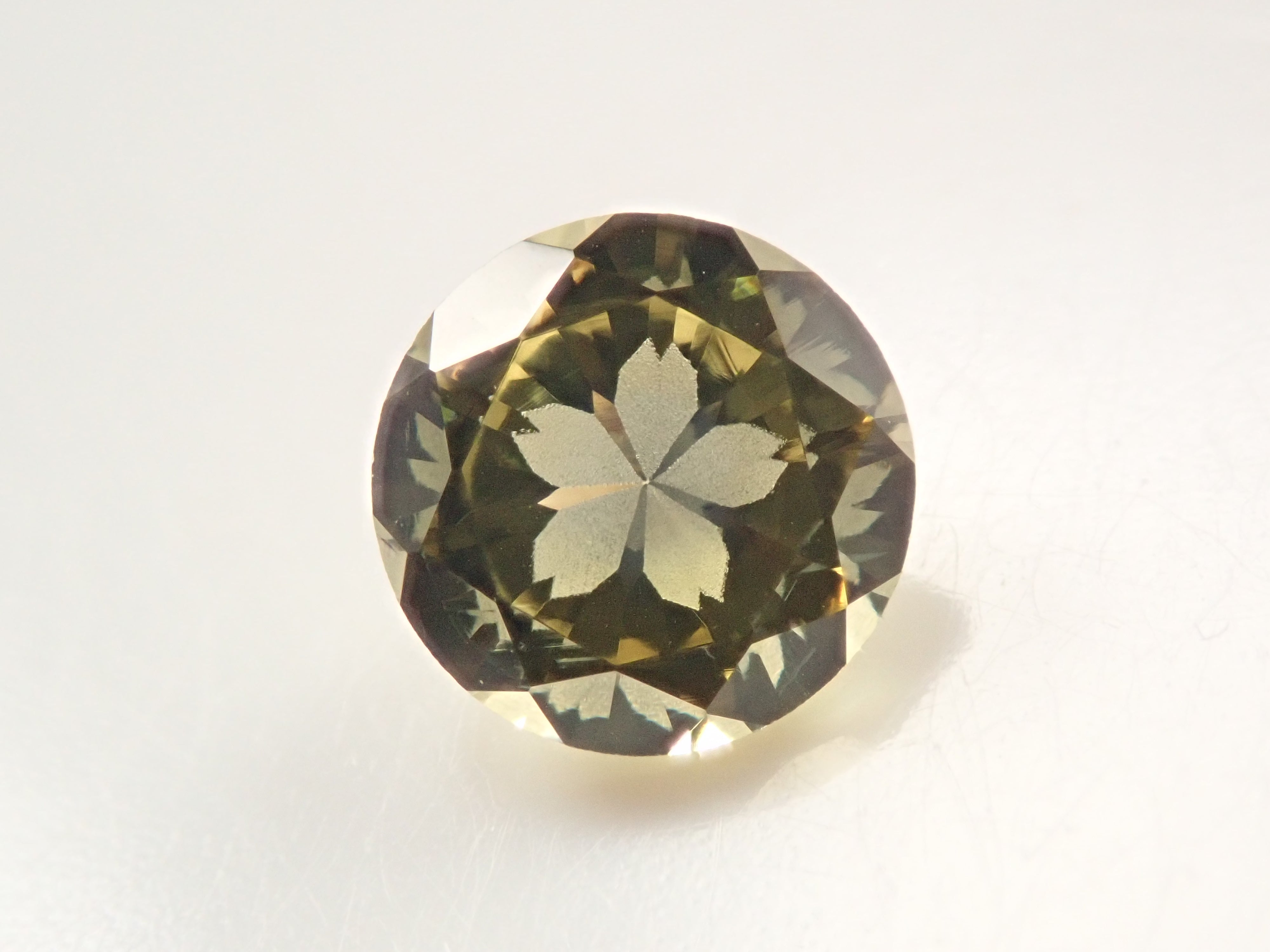 【抽選販売0117_04】【さくらインカット】マリ共和国産マリガーネット（グロッシュラー/アンドラダイト・ガーネット） 6.0mm/0.920ctルース 鑑別書