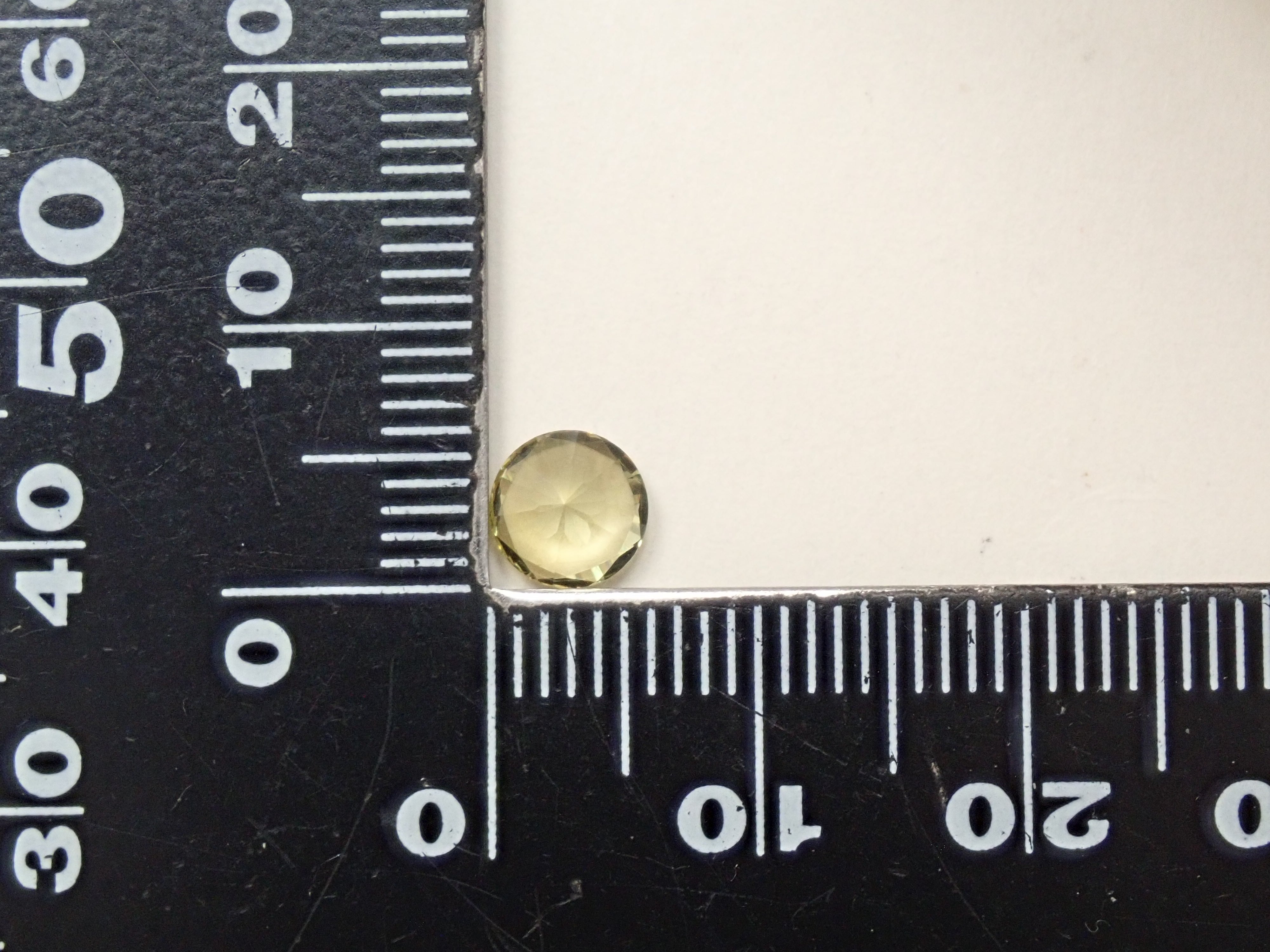 【抽選販売0117_04】【さくらインカット】マリ共和国産マリガーネット（グロッシュラー/アンドラダイト・ガーネット） 6.0mm/0.920ctルース 鑑別書