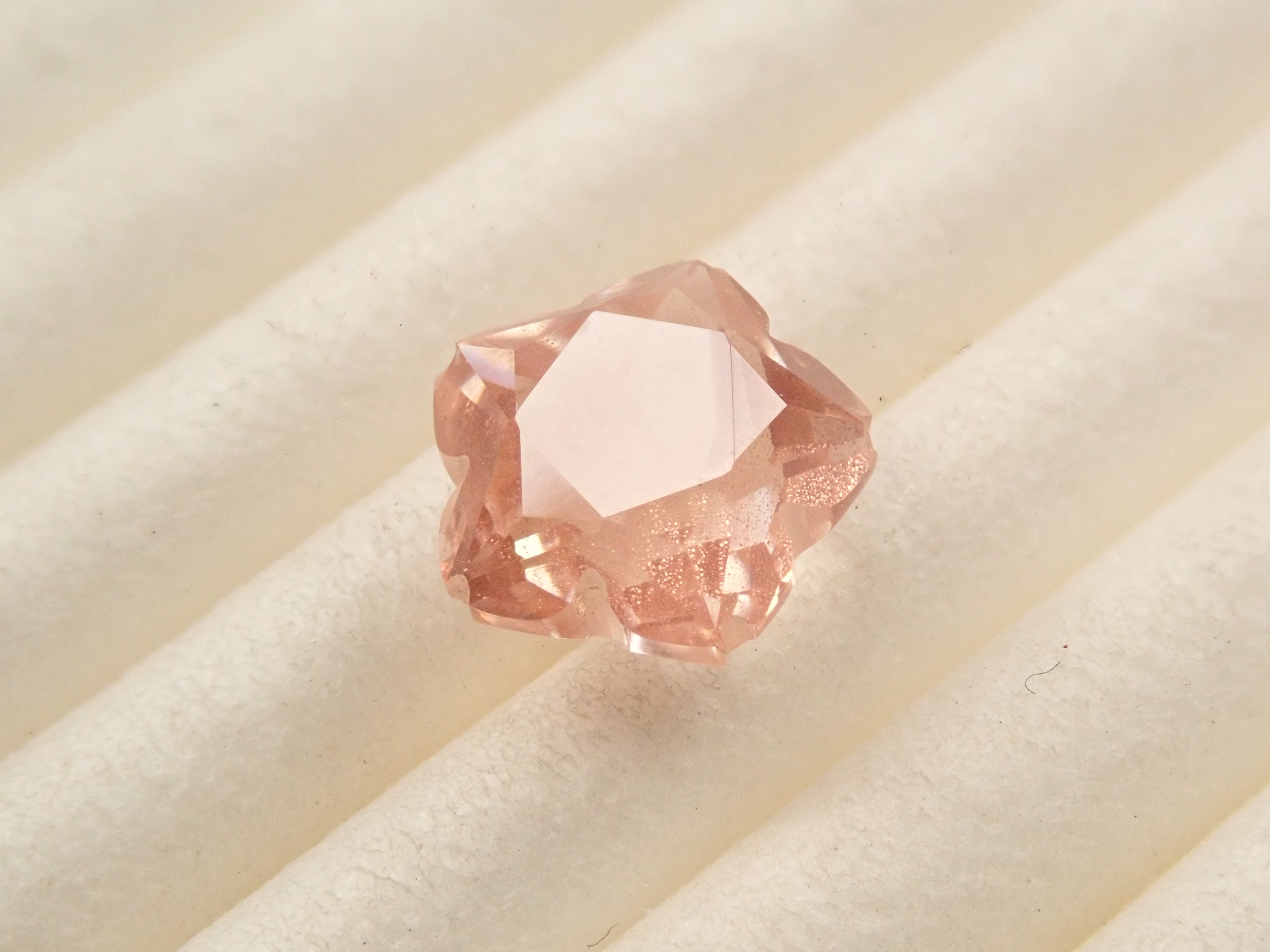 【2/8 22時販売】【さくらシェイプ】アメリカ産オレゴンサンストーン 1.224ctルース