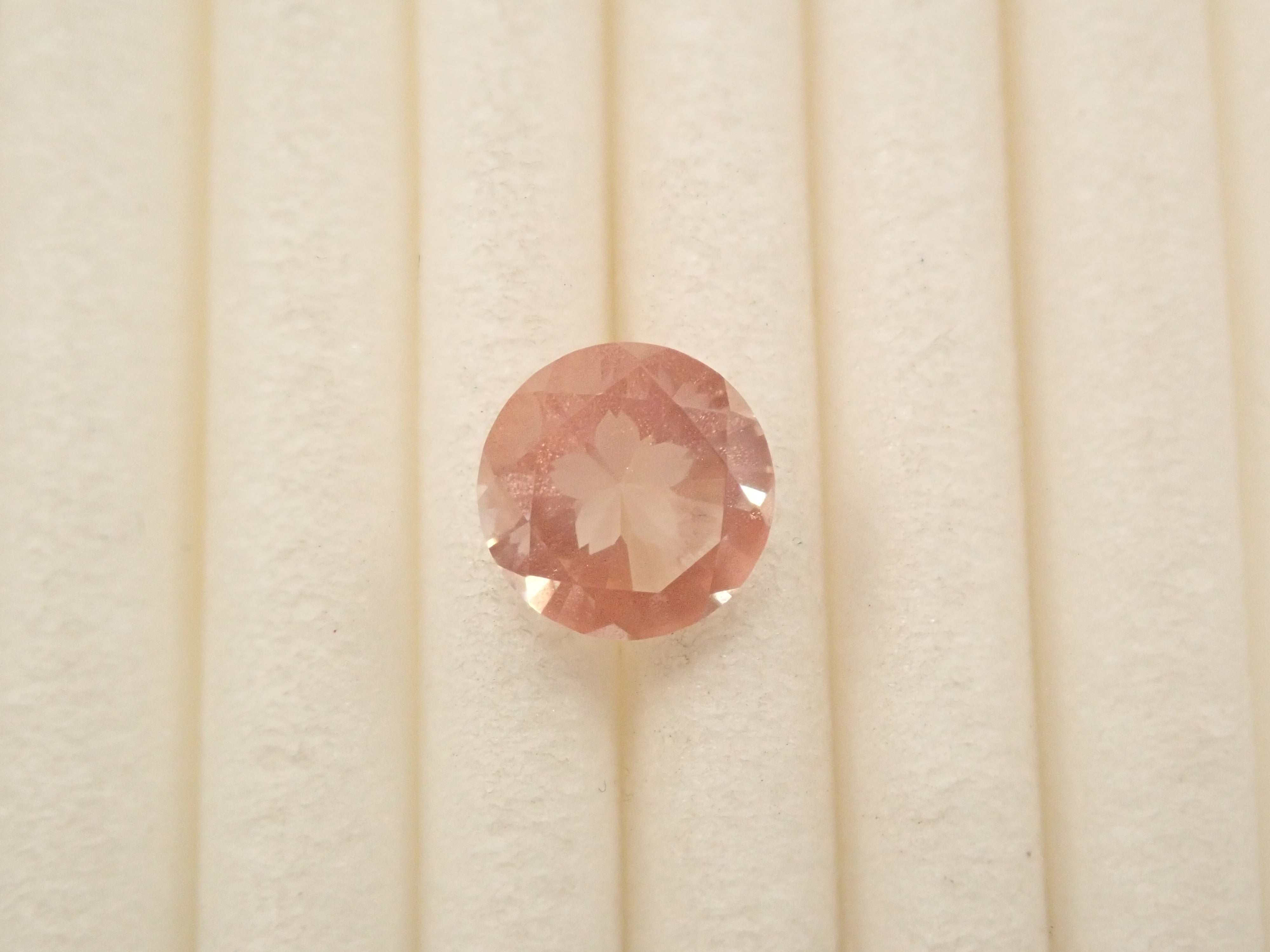 【櫻花切面】美國俄勒岡州太陽石，6.0毫米/0.685克拉裸石