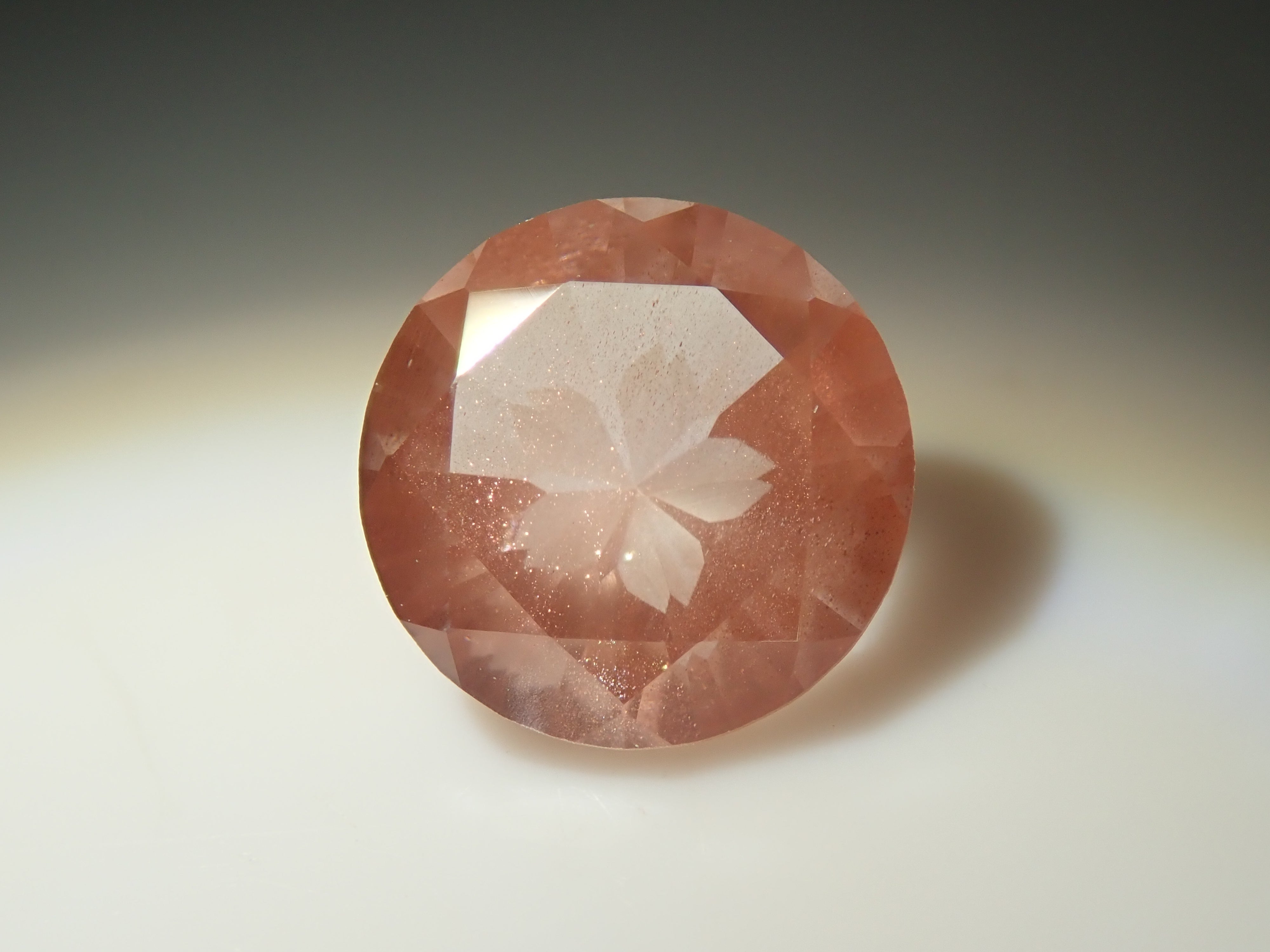 【櫻花切面】美國俄勒岡州太陽石，6.0毫米/0.685克拉裸石