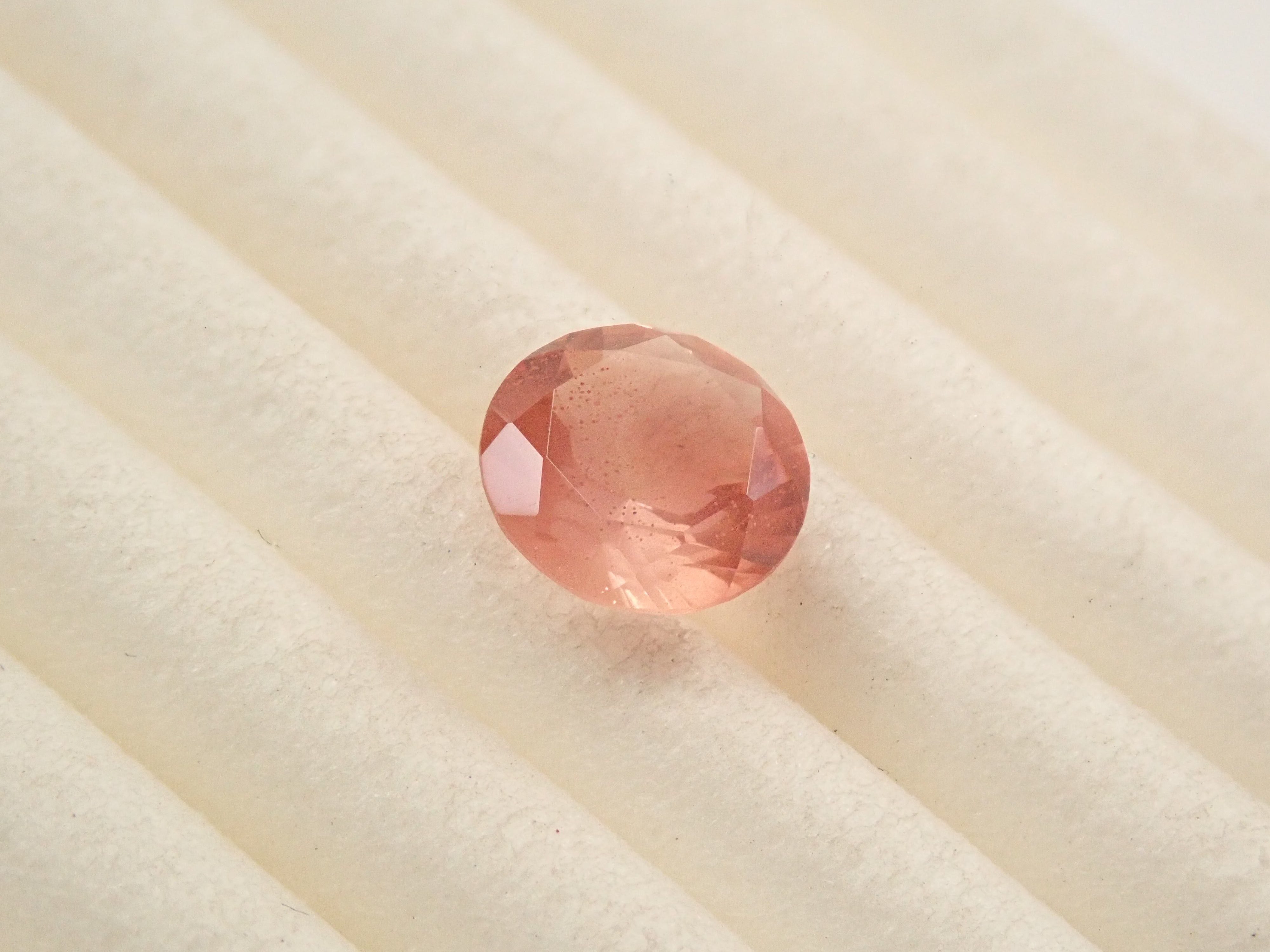 【抽選販売0117_01】【さくらインカット】アメリカ産オレゴンサンストーン 6.0mm/0.638ctルース