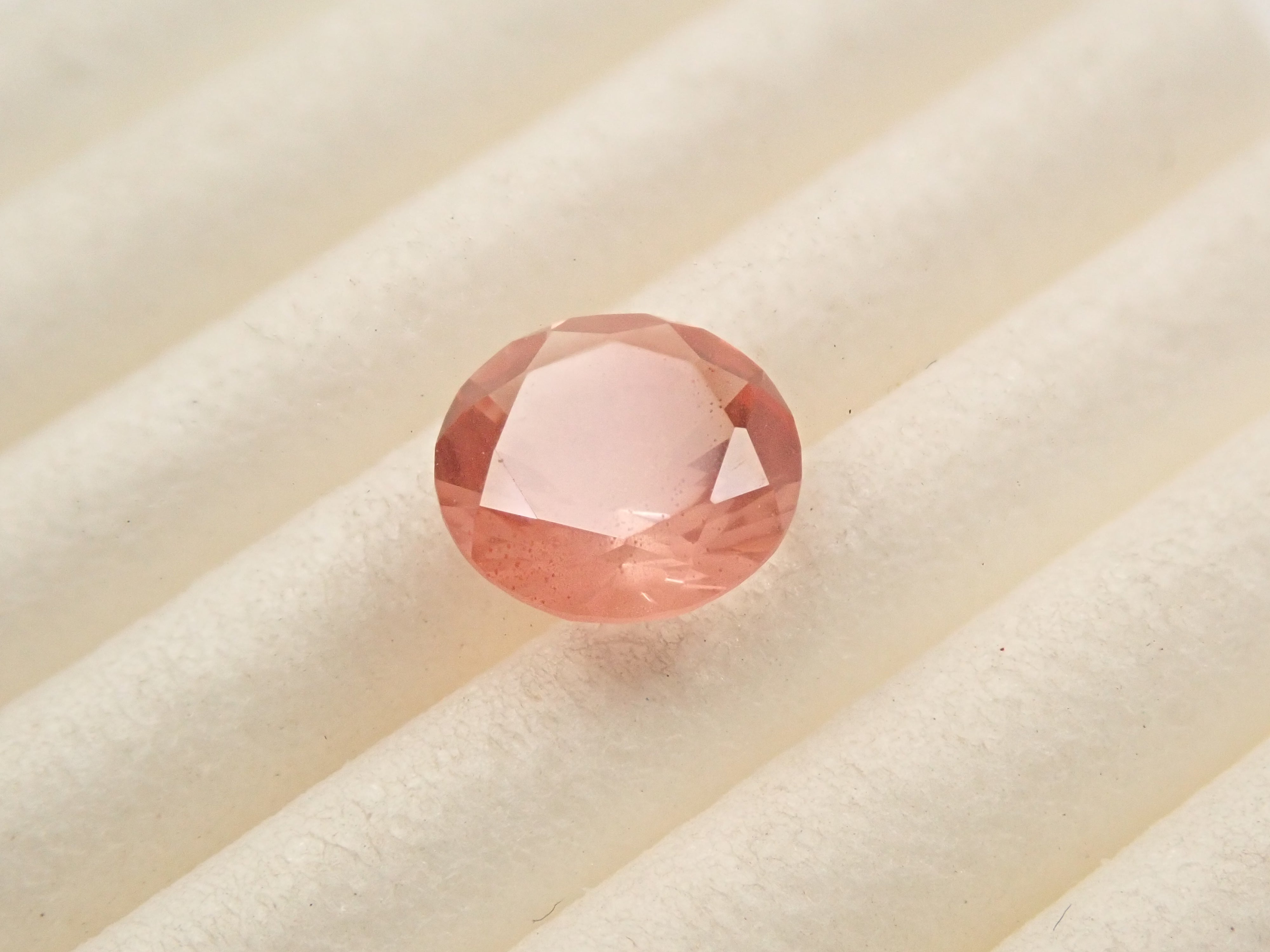 【抽選販売0117_01】【さくらインカット】アメリカ産オレゴンサンストーン 6.0mm/0.638ctルース