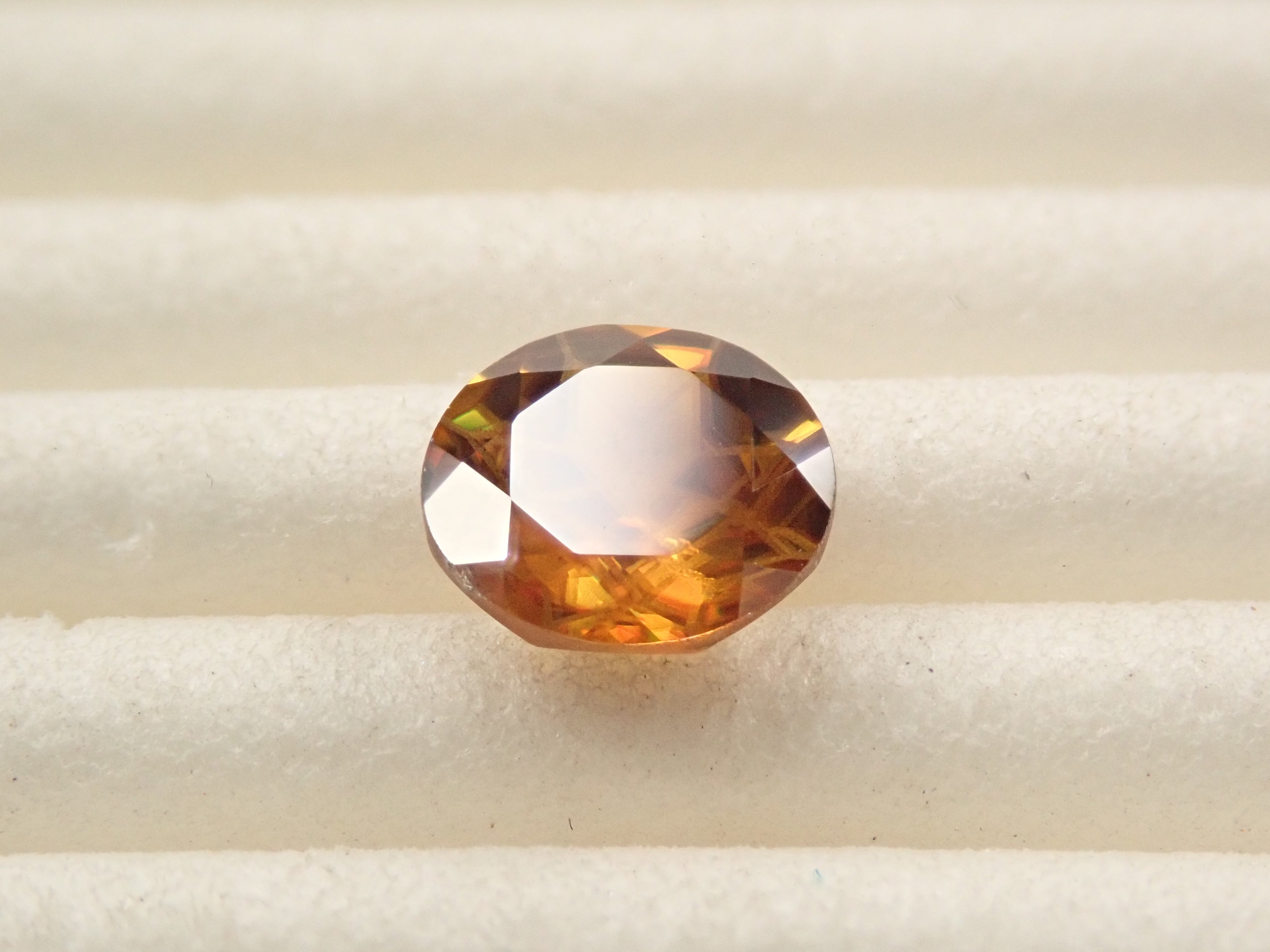 【抽選販売0117_03】【ダンデライオンカット】マダガスカル産スフェーン 6.0mm/0.775ctルース