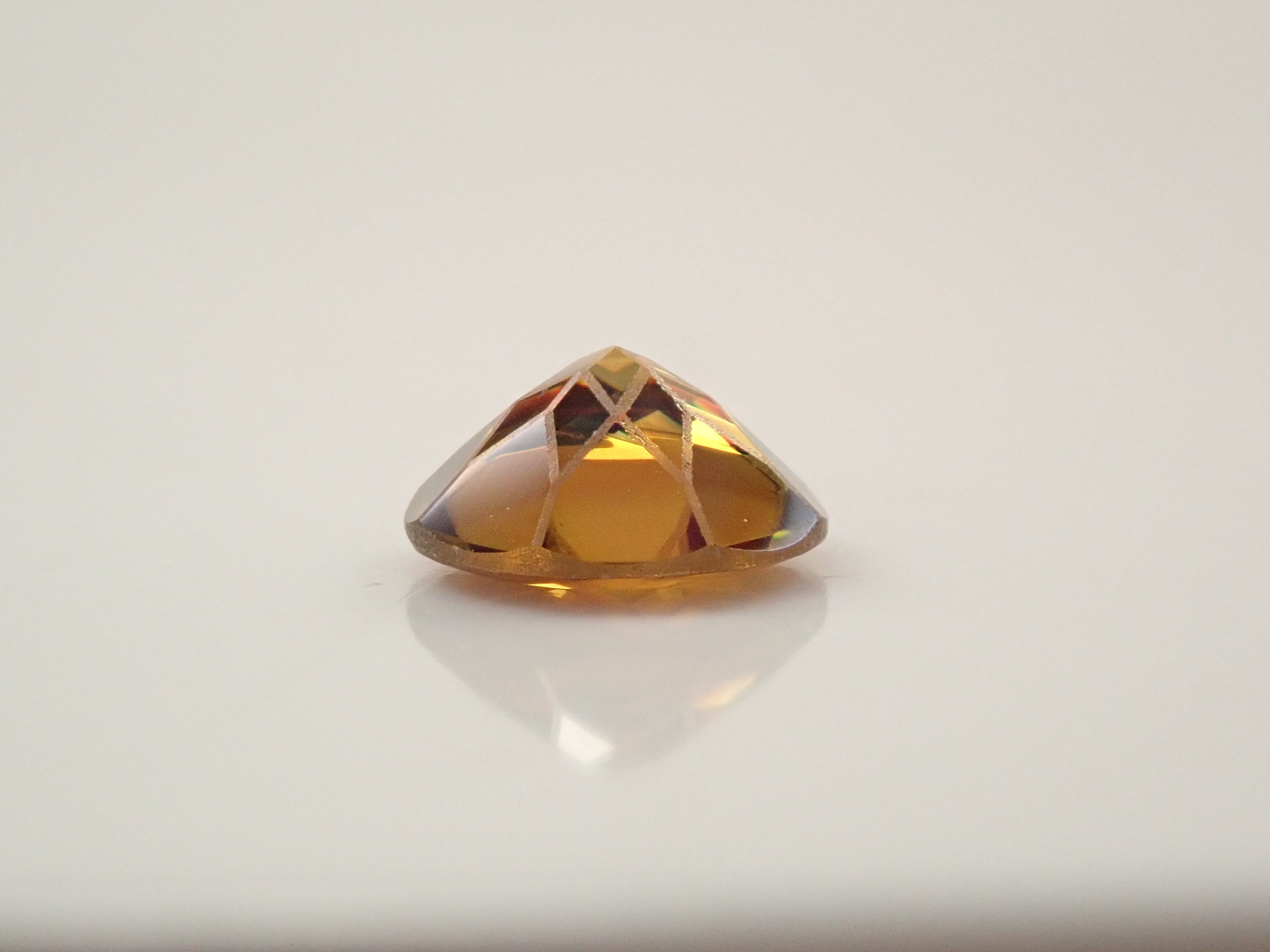 【抽選販売0117_03】【ダンデライオンカット】マダガスカル産スフェーン 6.0mm/0.775ctルース