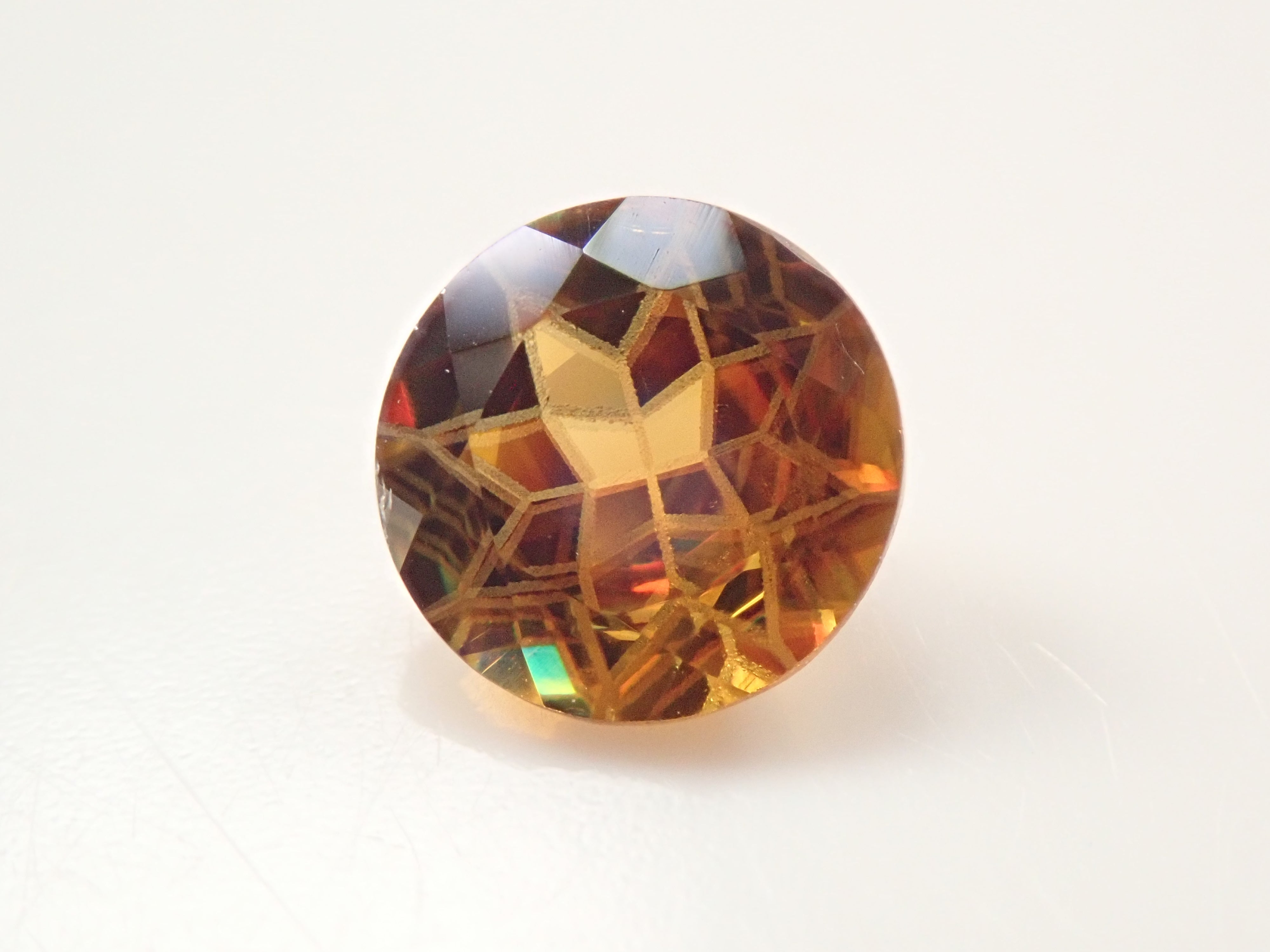 【抽選販売0117_03】【ダンデライオンカット】マダガスカル産スフェーン 6.0mm/0.775ctルース