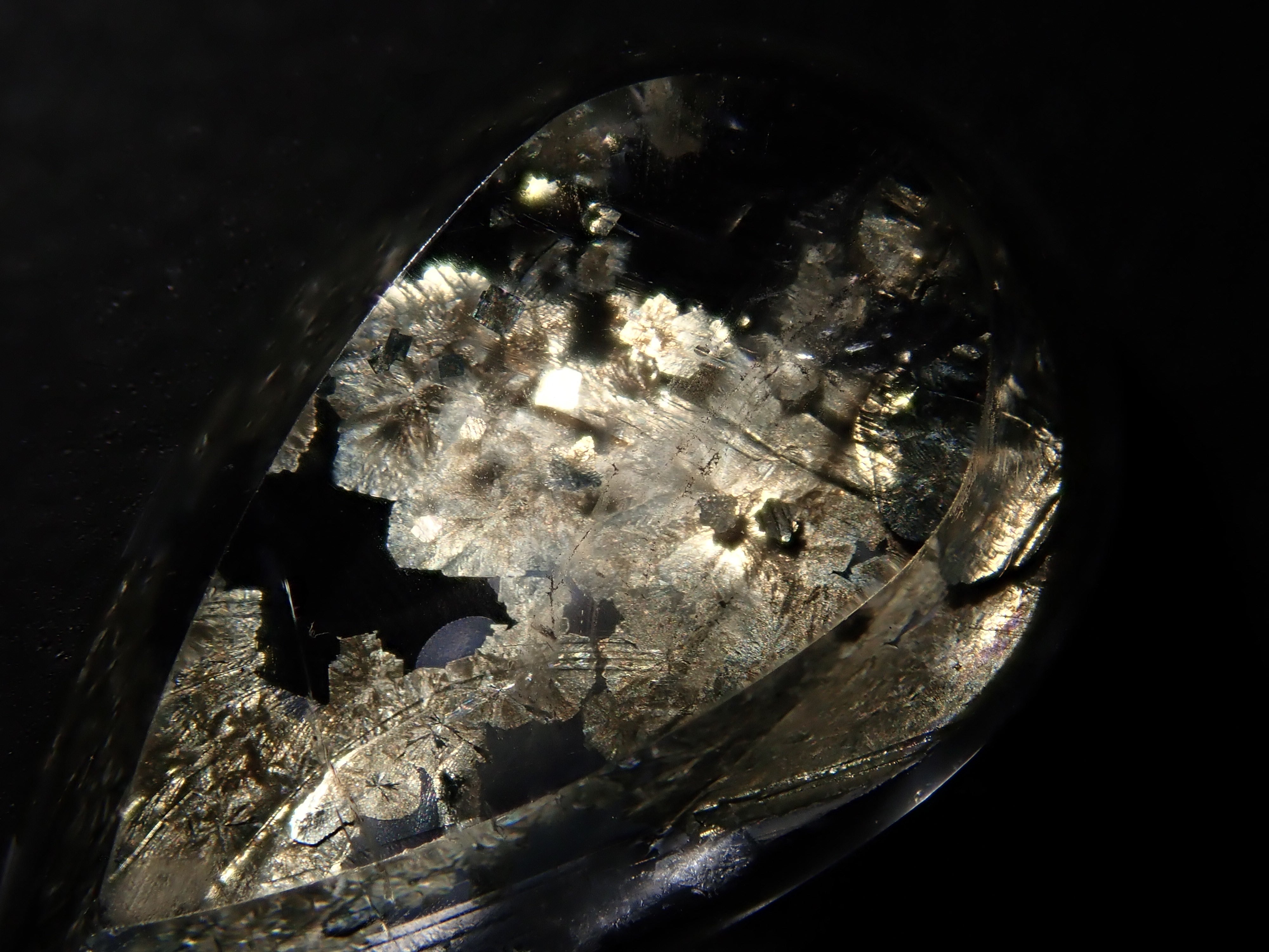 【12/31 22時販売】ブラジル産パイライトインクォーツ 6.992ctルース