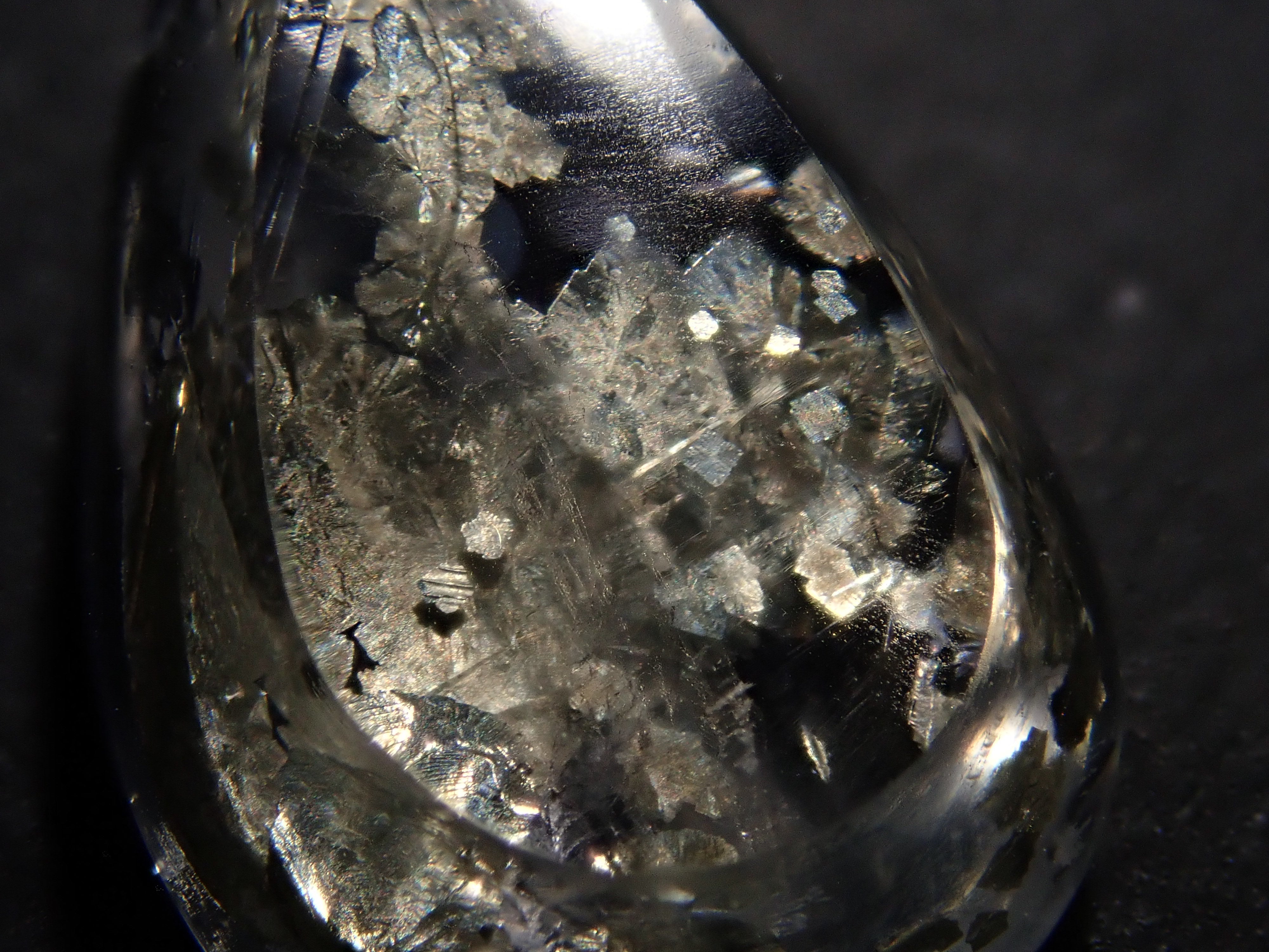 【12/31 22時販売】ブラジル産パイライトインクォーツ 6.992ctルース