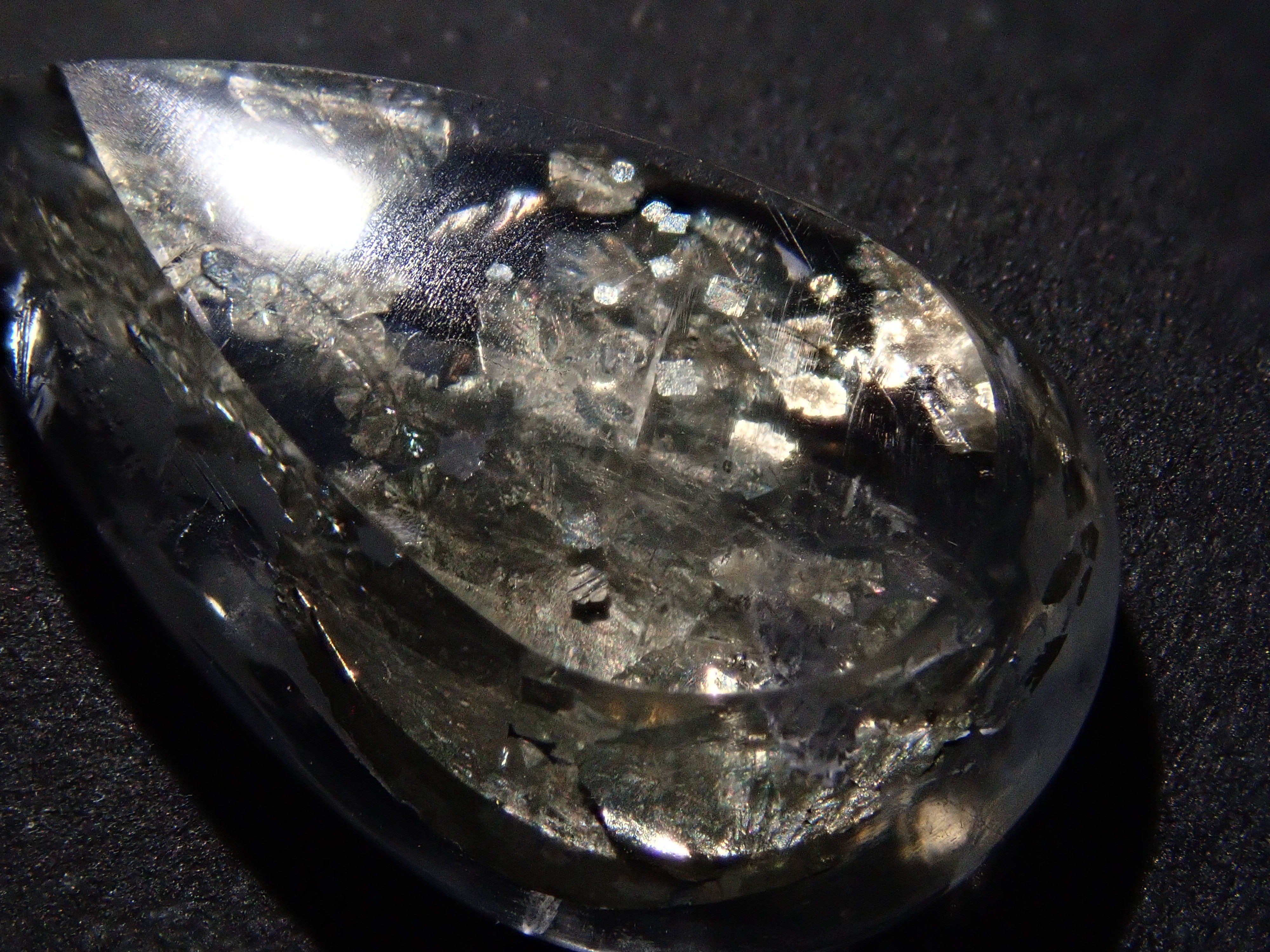 12561753掲載】ブラジル産パイライトインクォーツ 6.992ctルース