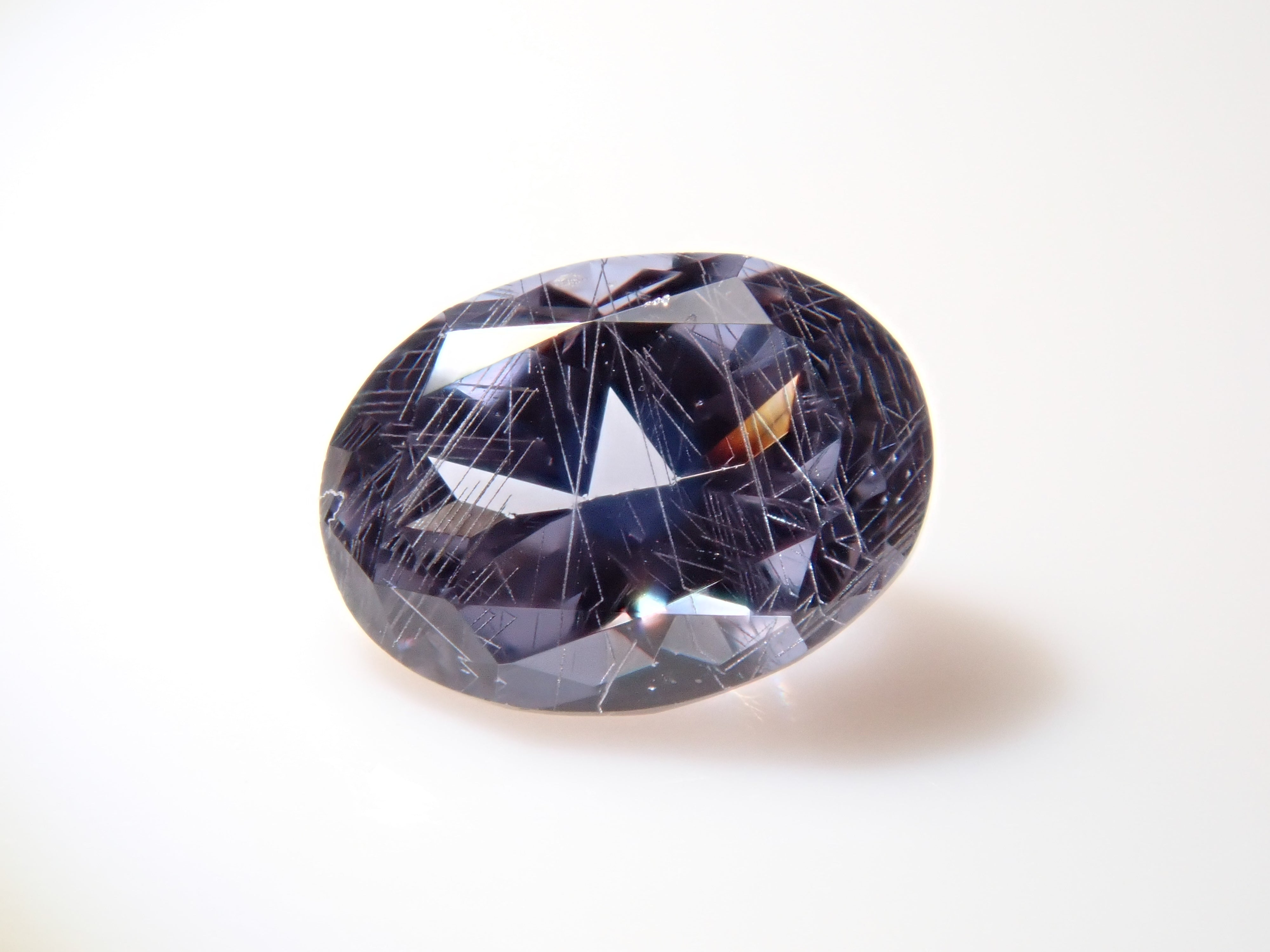 12561759掲載】マダガスカル産ベキリーブルーガーネット（カラー