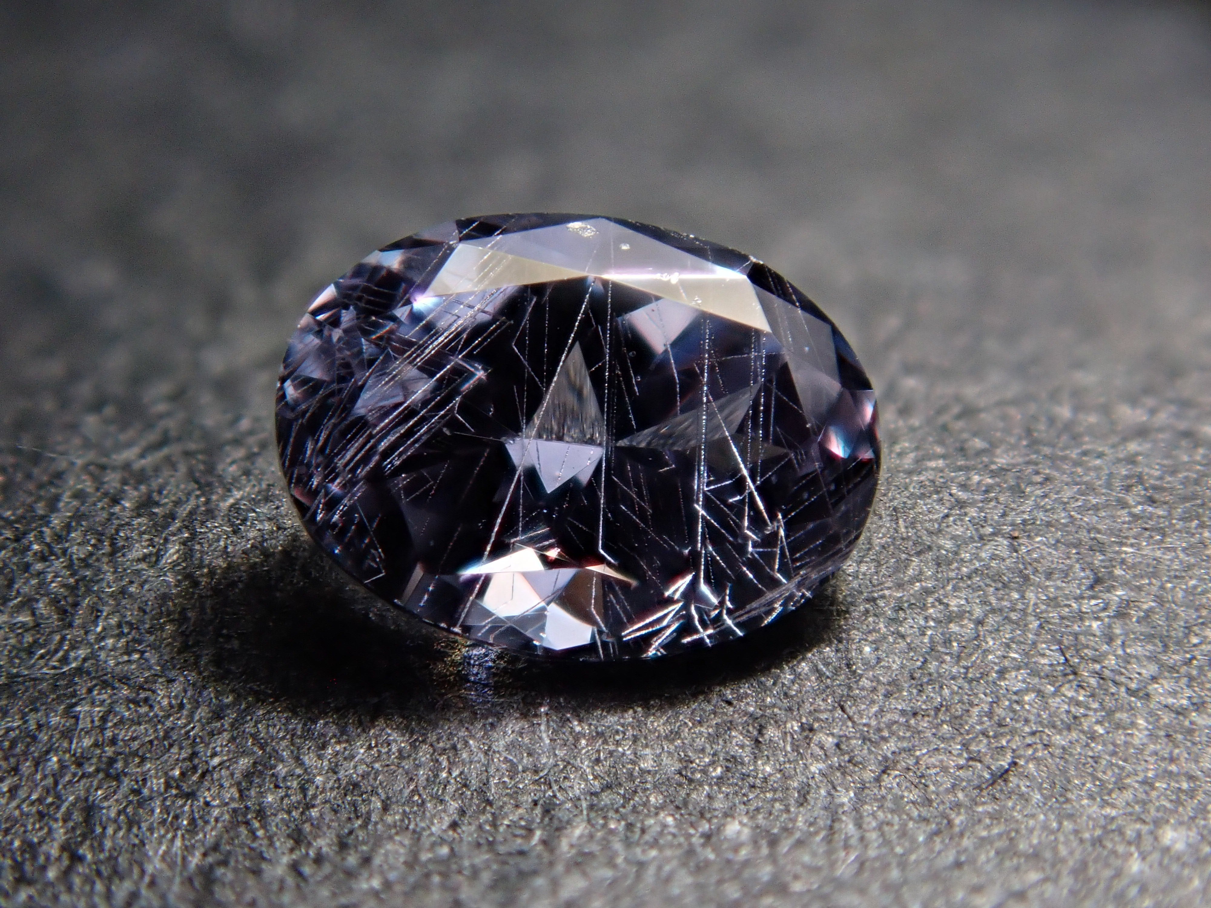 【1/1 22時販売】マダガスカル産ベキリーブルーガーネット（カラーチェンジガーネット） 0.221ctルース