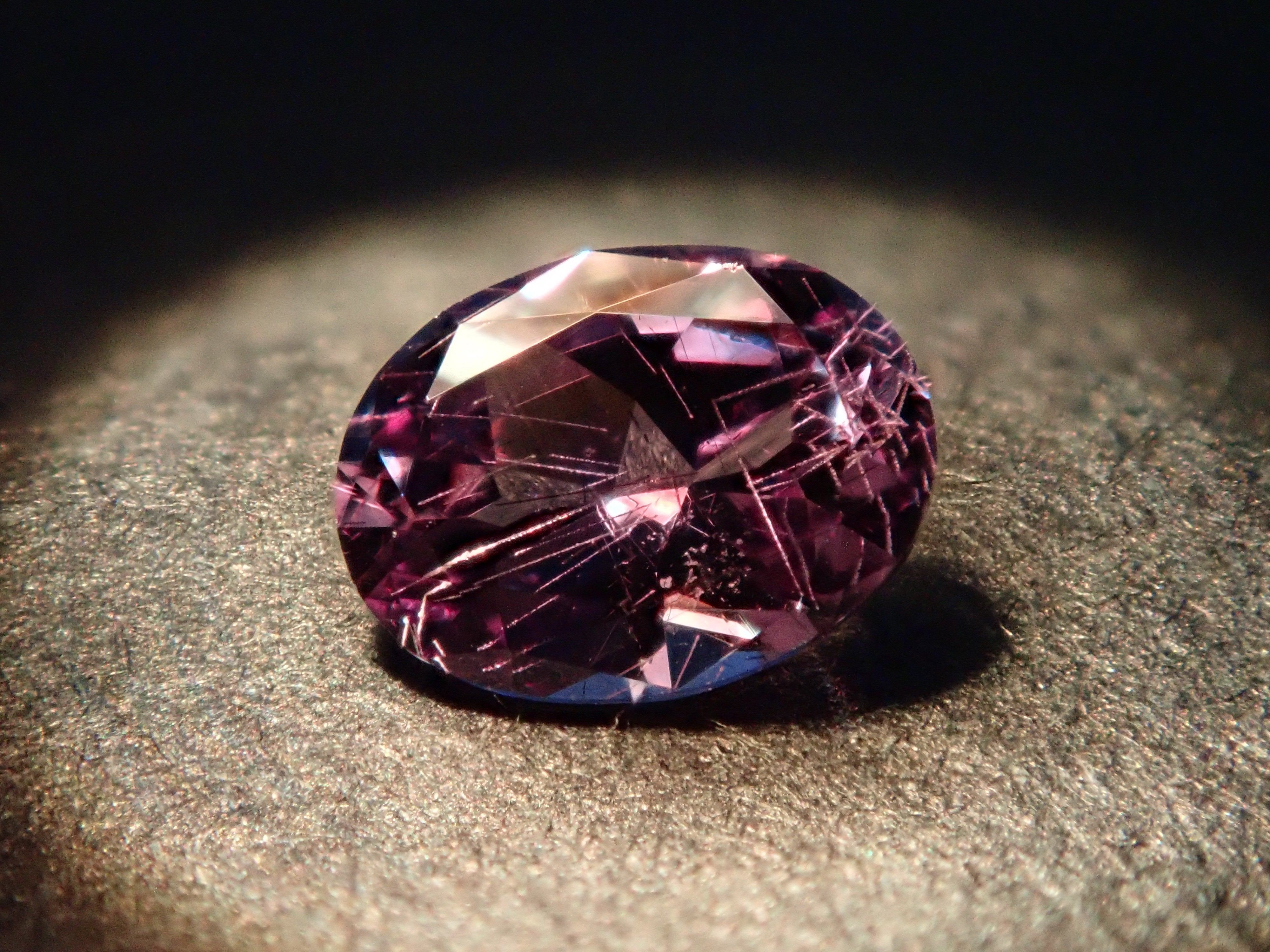 【1/1 22時販売】マダガスカル産ベキリーブルーガーネット（カラーチェンジガーネット） 0.189ctルース