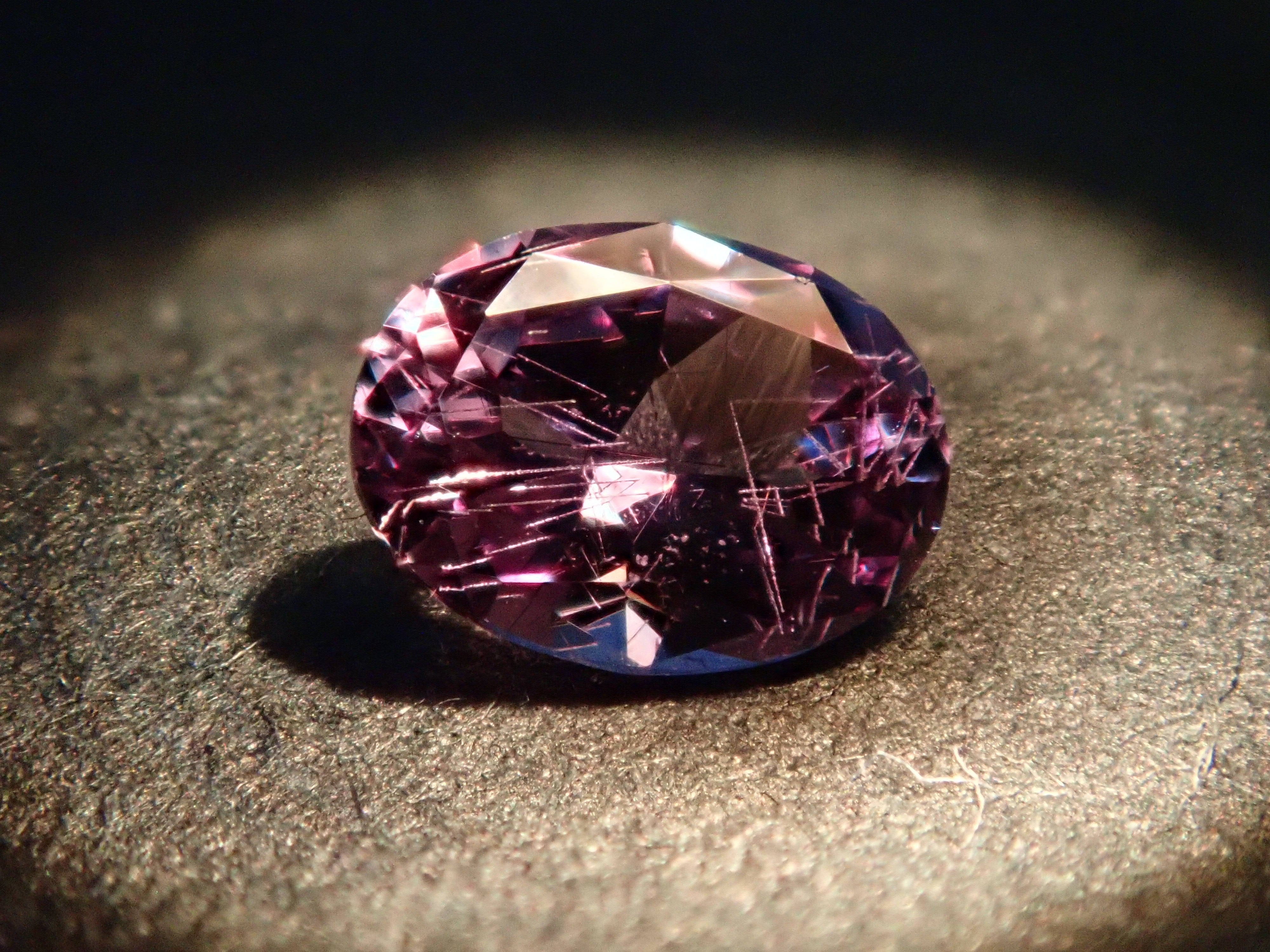 12561760掲載】マダガスカル産ベキリーブルーガーネット（カラー