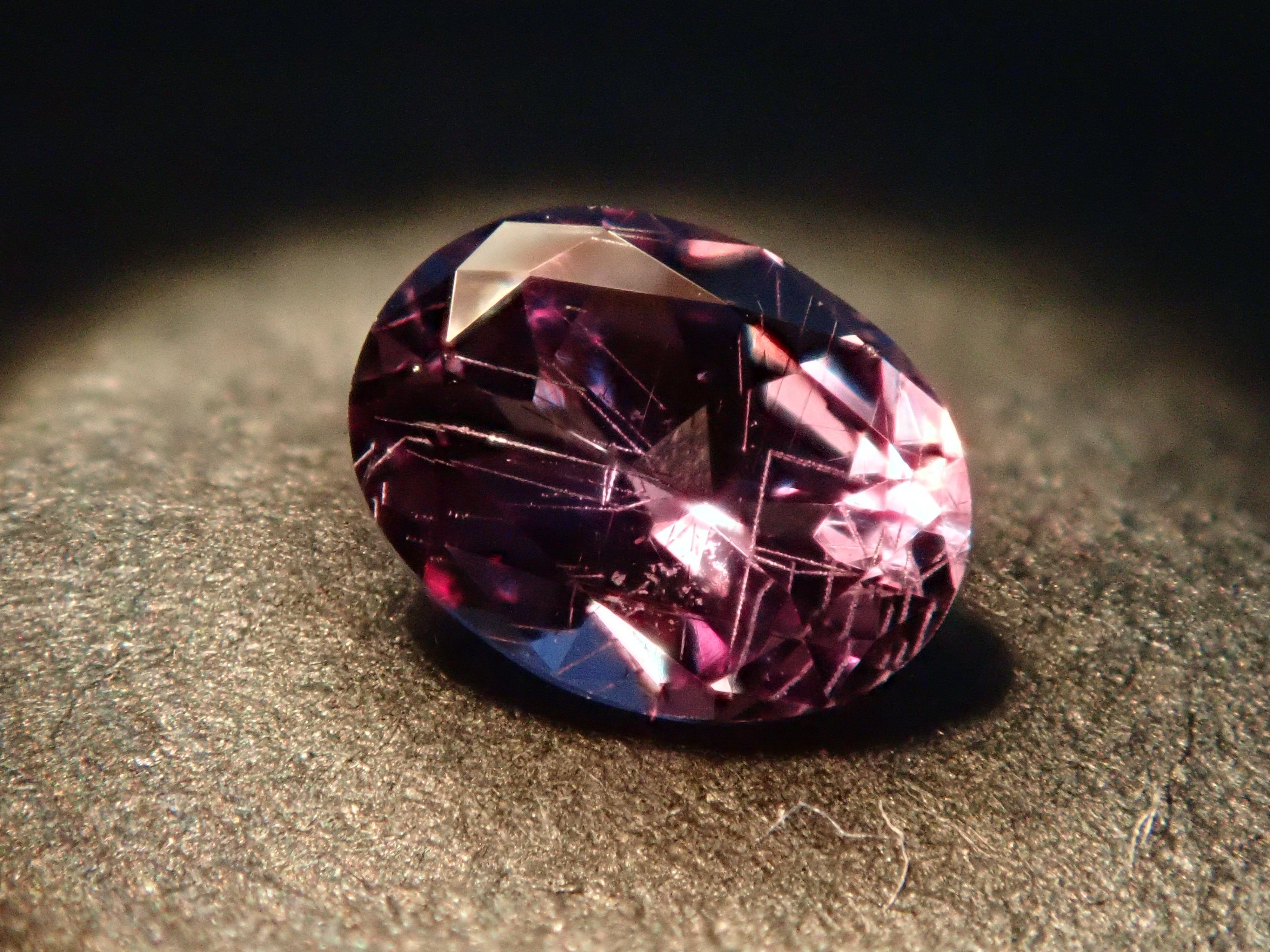 【1/1 22時販売】マダガスカル産ベキリーブルーガーネット（カラーチェンジガーネット） 0.189ctルース