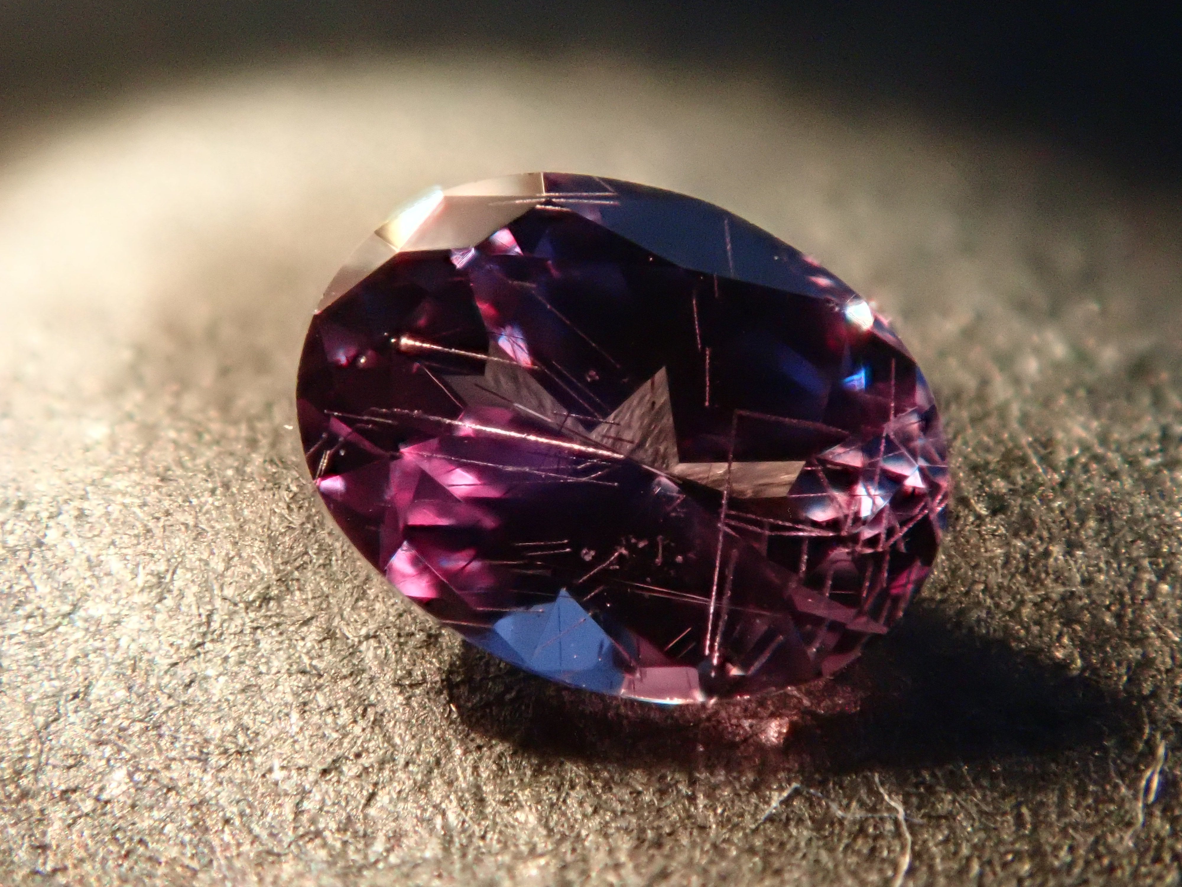 【1/1 22時販売】マダガスカル産ベキリーブルーガーネット（カラーチェンジガーネット） 0.189ctルース