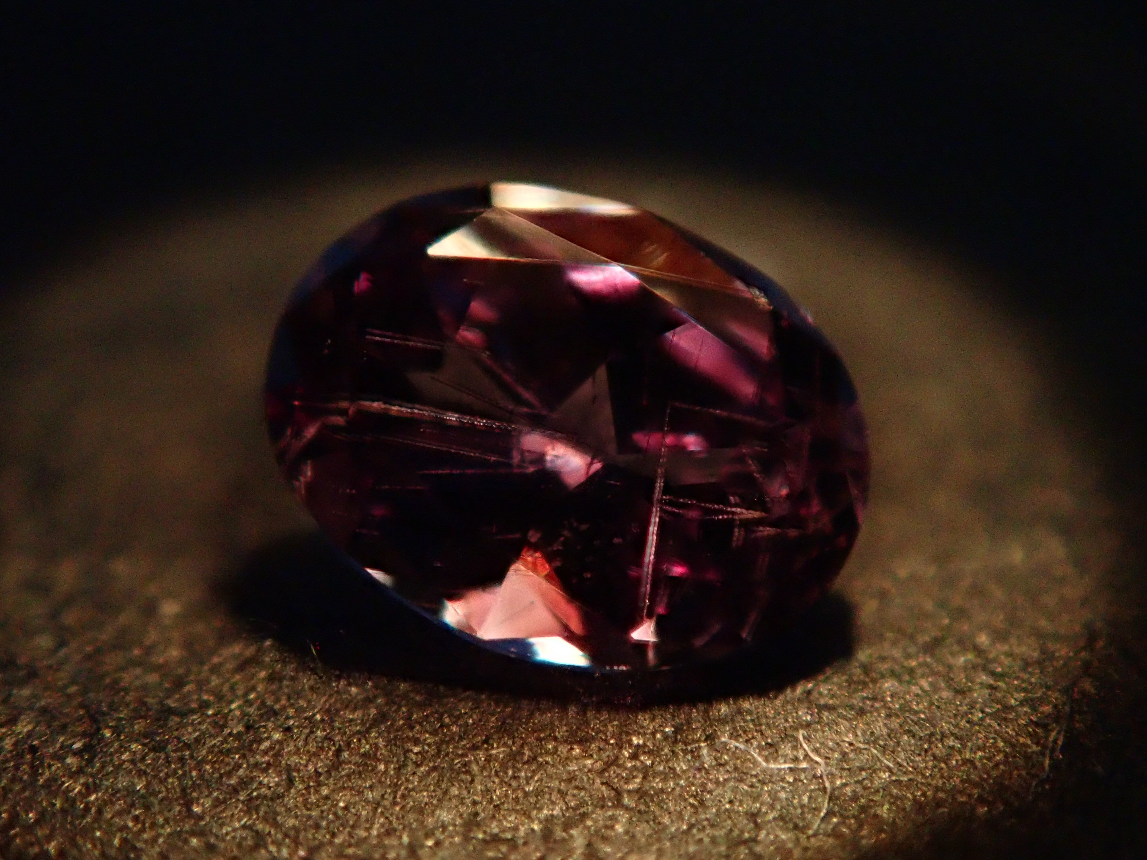 【1/1 22時販売】マダガスカル産ベキリーブルーガーネット（カラーチェンジガーネット） 0.189ctルース