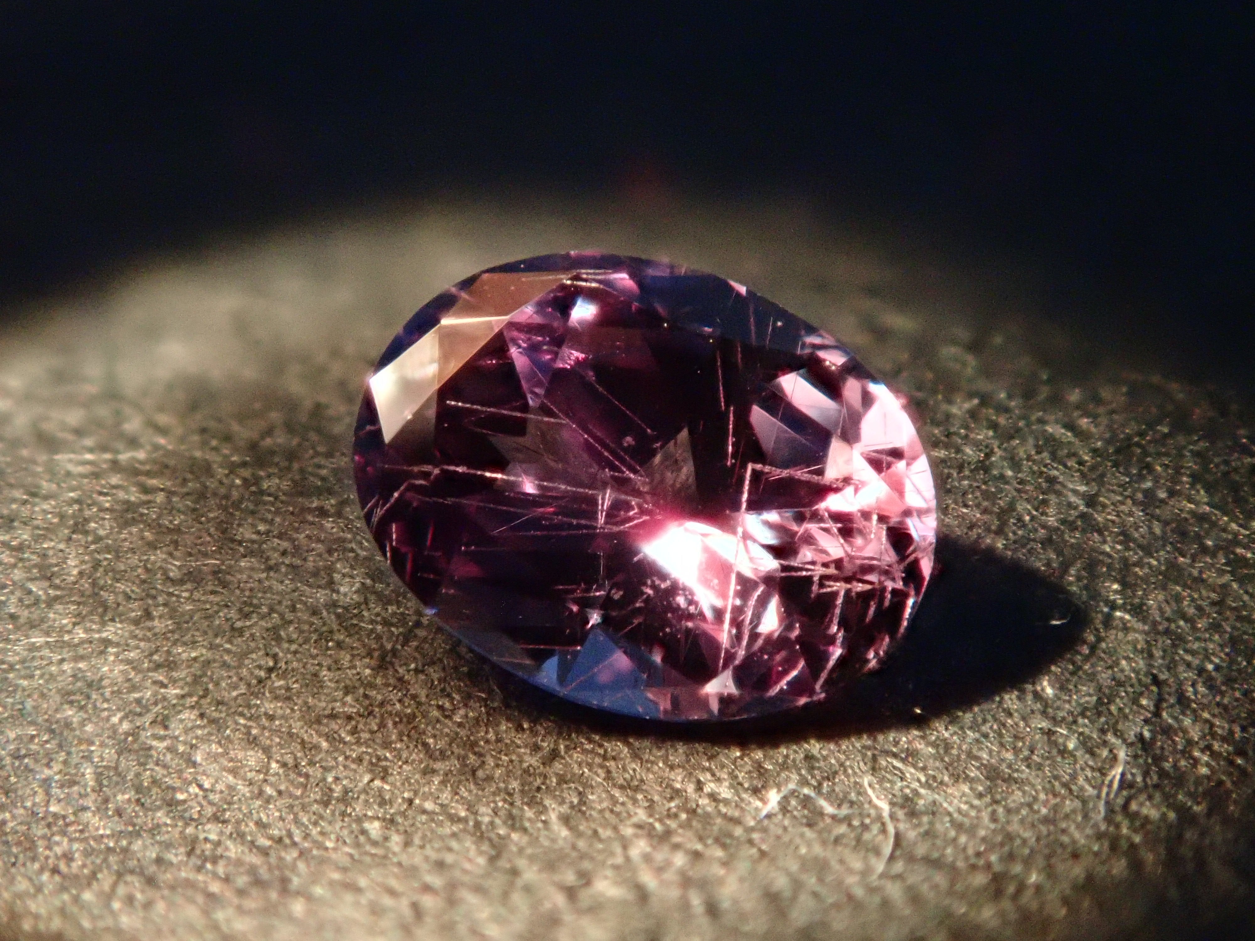 【1/1 22時販売】マダガスカル産ベキリーブルーガーネット（カラーチェンジガーネット） 0.189ctルース