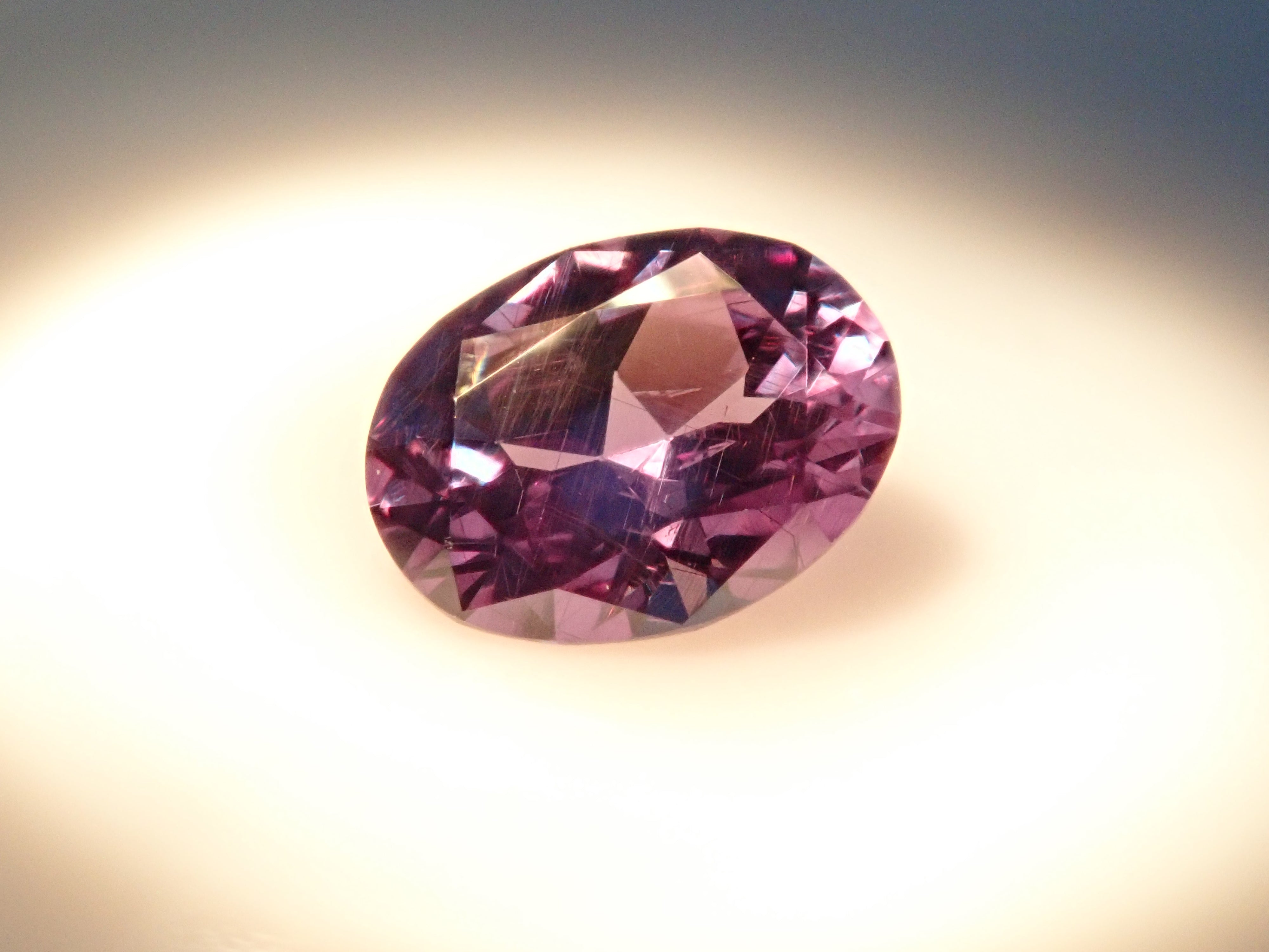 【1/1 22時販売】マダガスカル産ベキリーブルーガーネット（カラーチェンジガーネット） 0.183ctルース