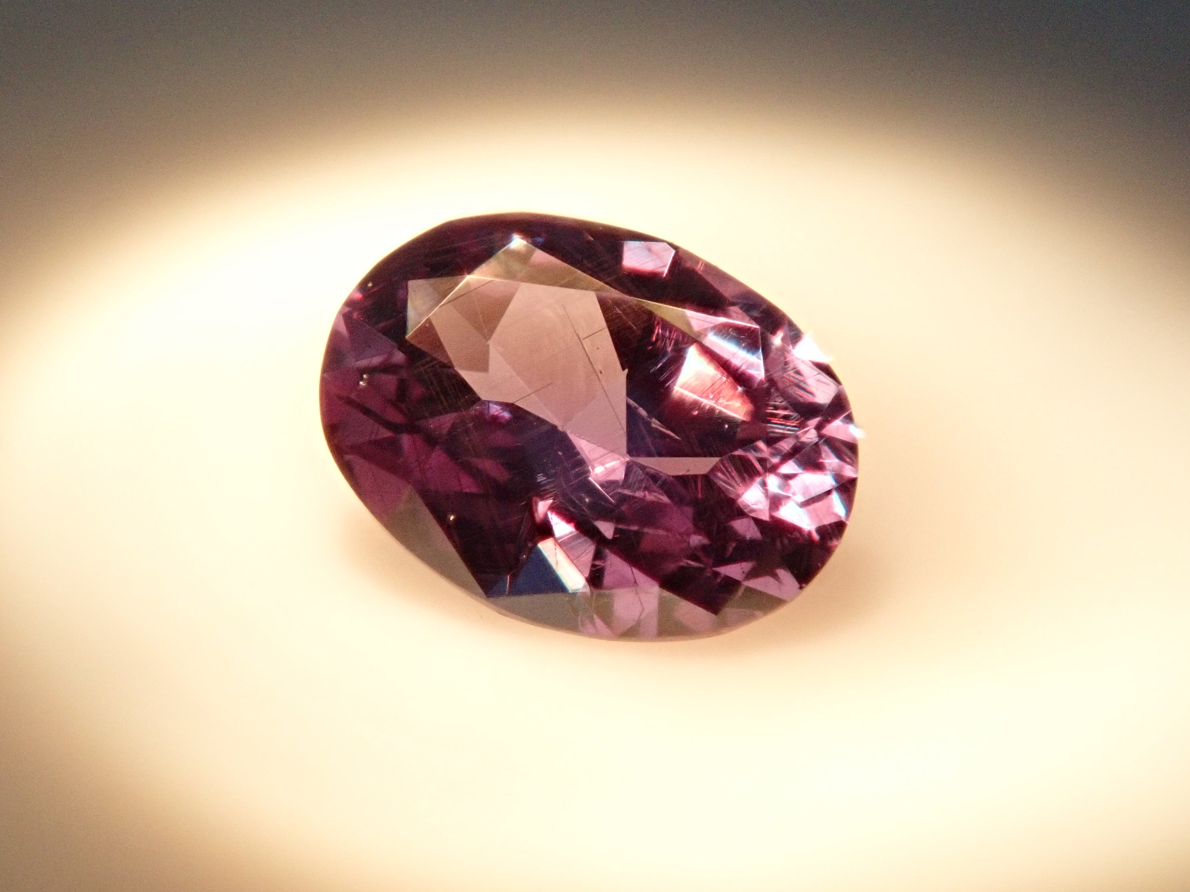 【1/1 22時販売】マダガスカル産ベキリーブルーガーネット（カラーチェンジガーネット） 0.183ctルース