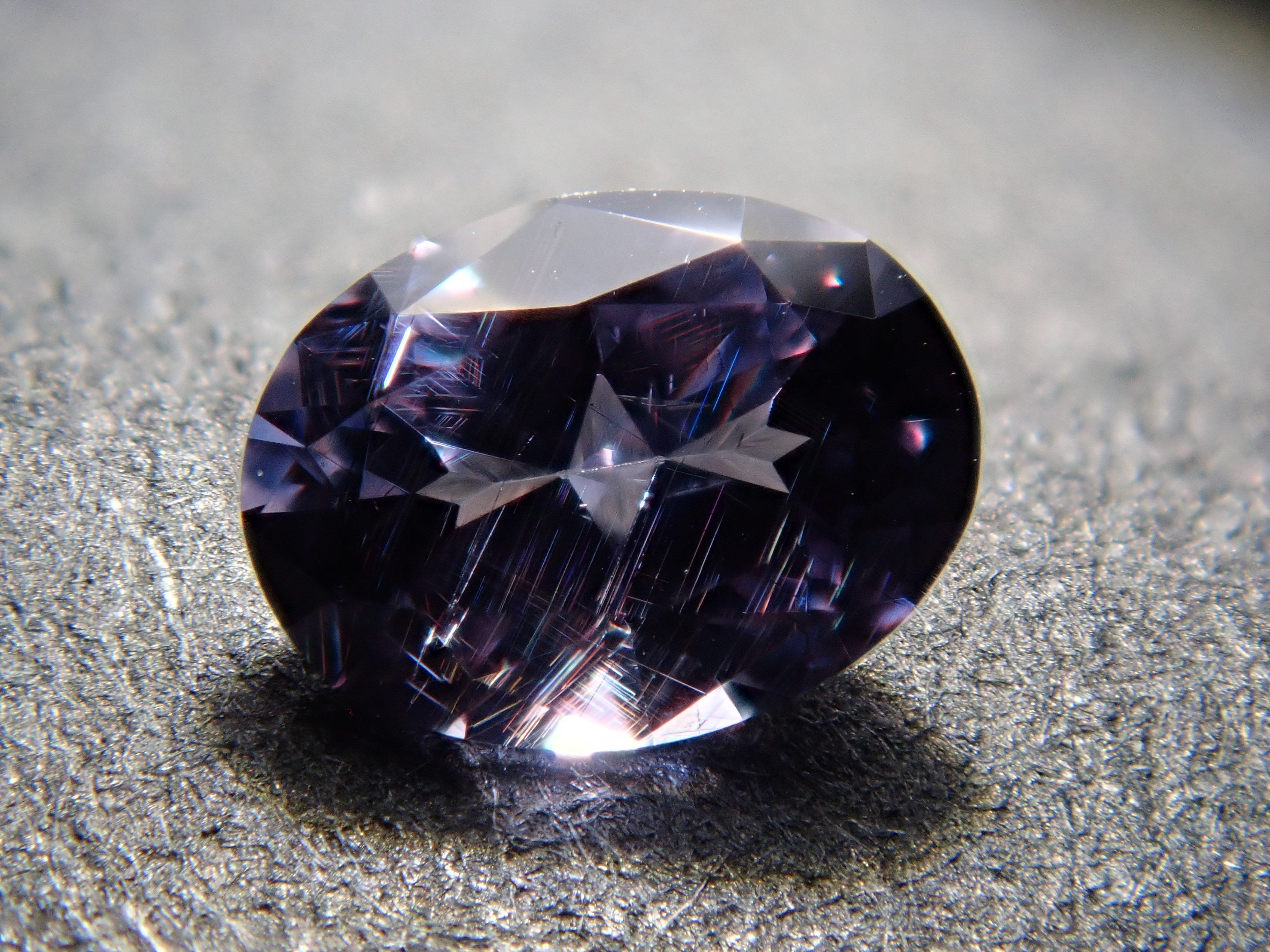 【1/1 22時販売】マダガスカル産ベキリーブルーガーネット（カラーチェンジガーネット） 0.183ctルース