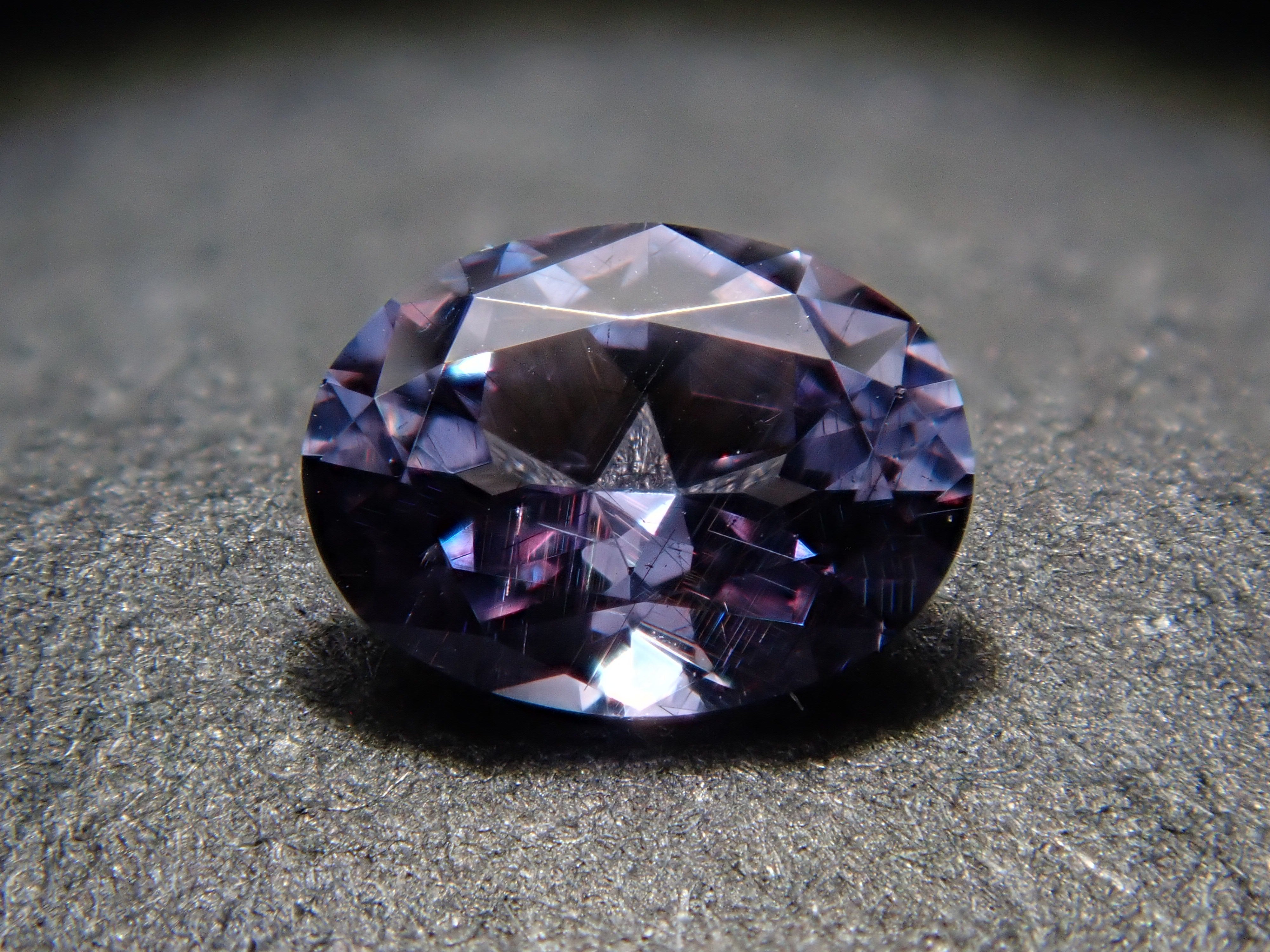 【1/1 22時販売】マダガスカル産ベキリーブルーガーネット（カラーチェンジガーネット） 0.183ctルース