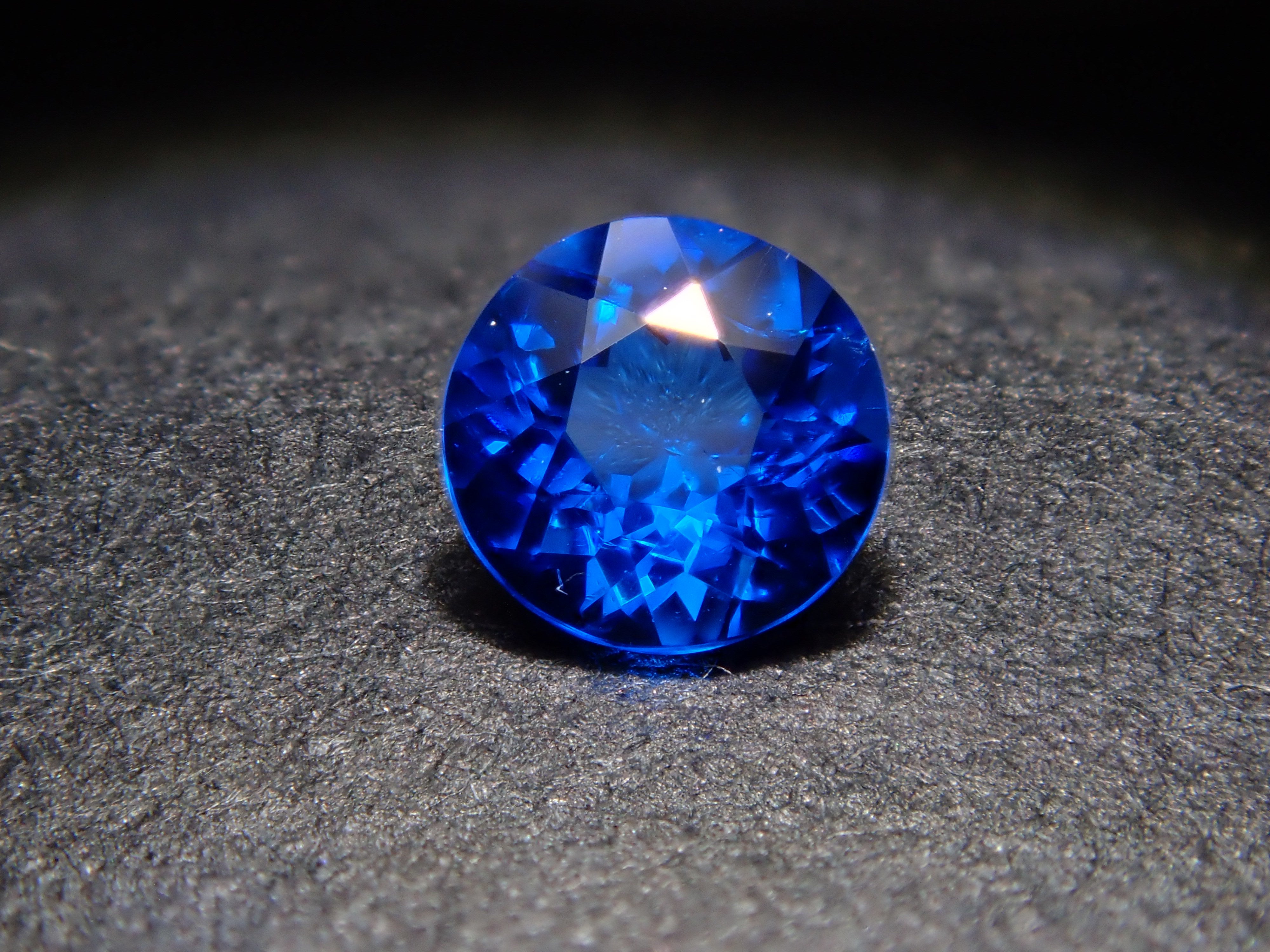 【12/30 22時販売】ドイツ産アウイナイト 3.1mm/0.100ctルース