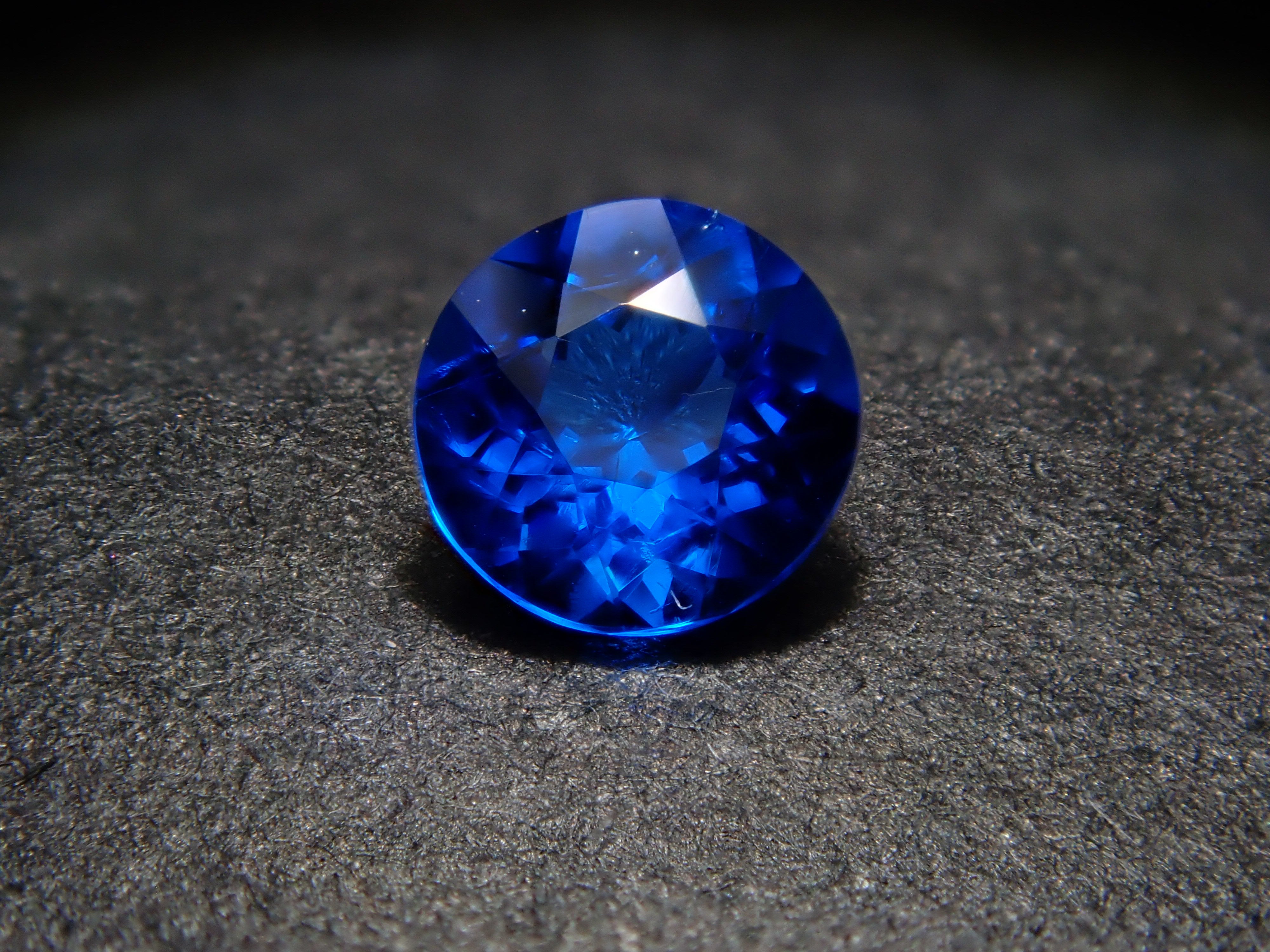 【12/30 22時販売】ドイツ産アウイナイト 3.1mm/0.100ctルース