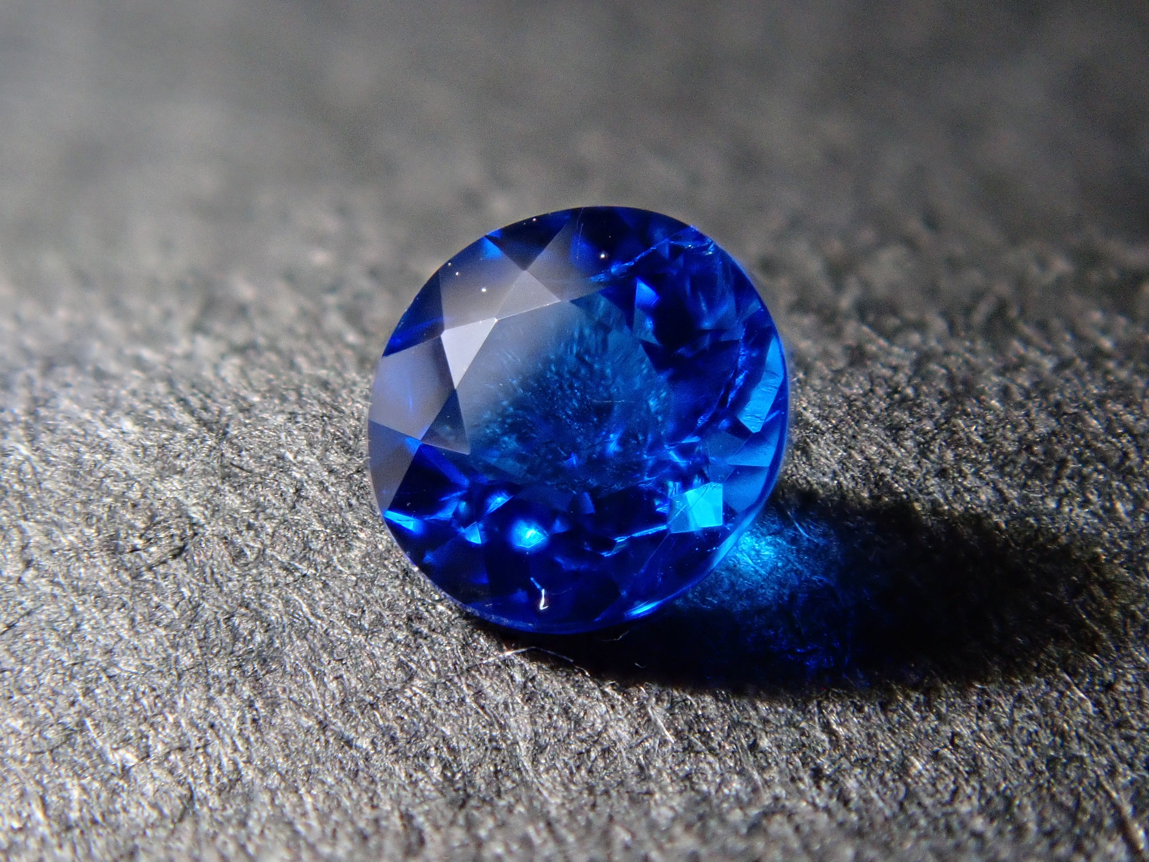 【12/30 22時販売】ドイツ産アウイナイト 3.1mm/0.100ctルース