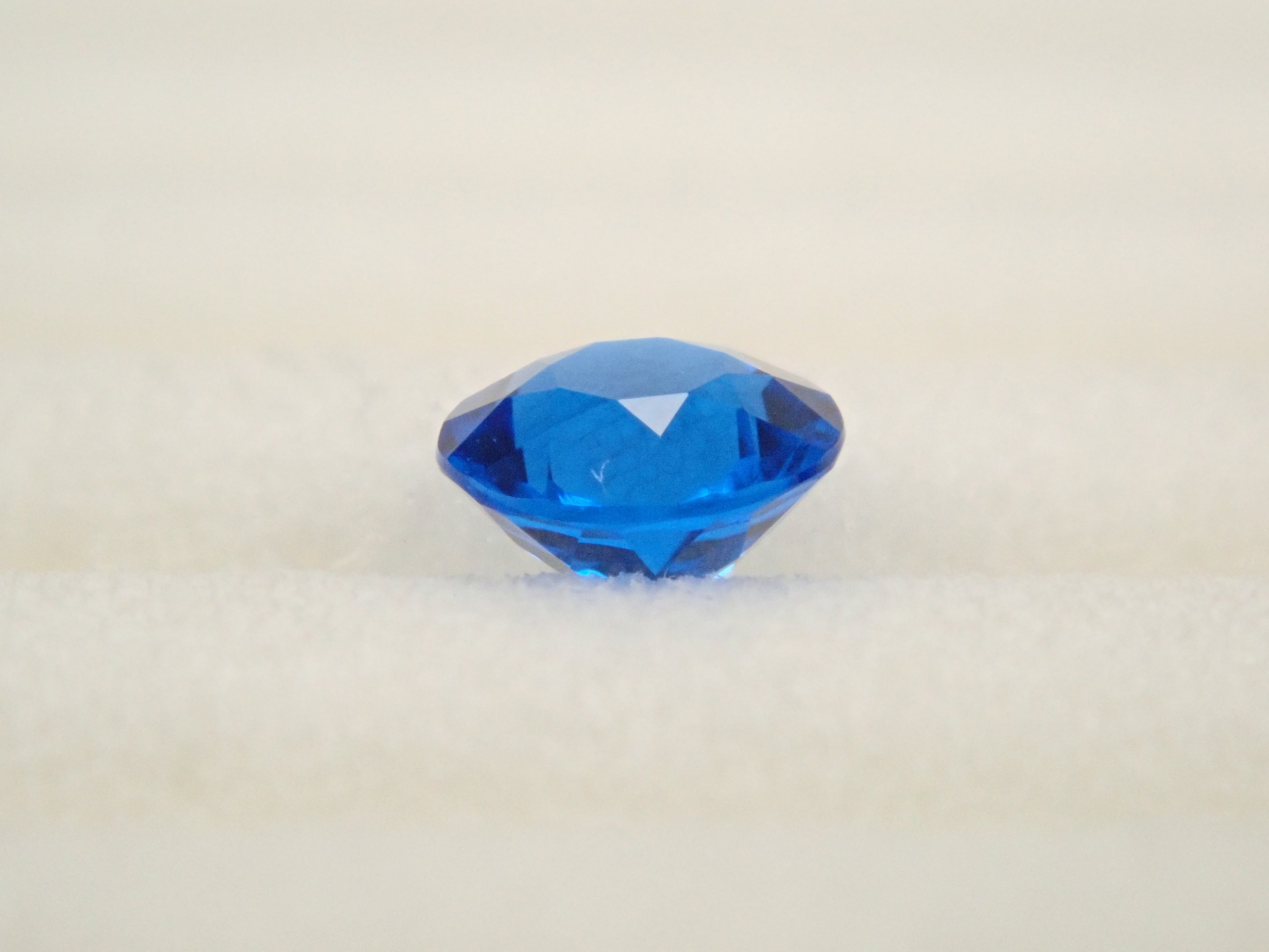 【12/30 22時販売】ドイツ産アウイナイト 3.1mm/0.100ctルース