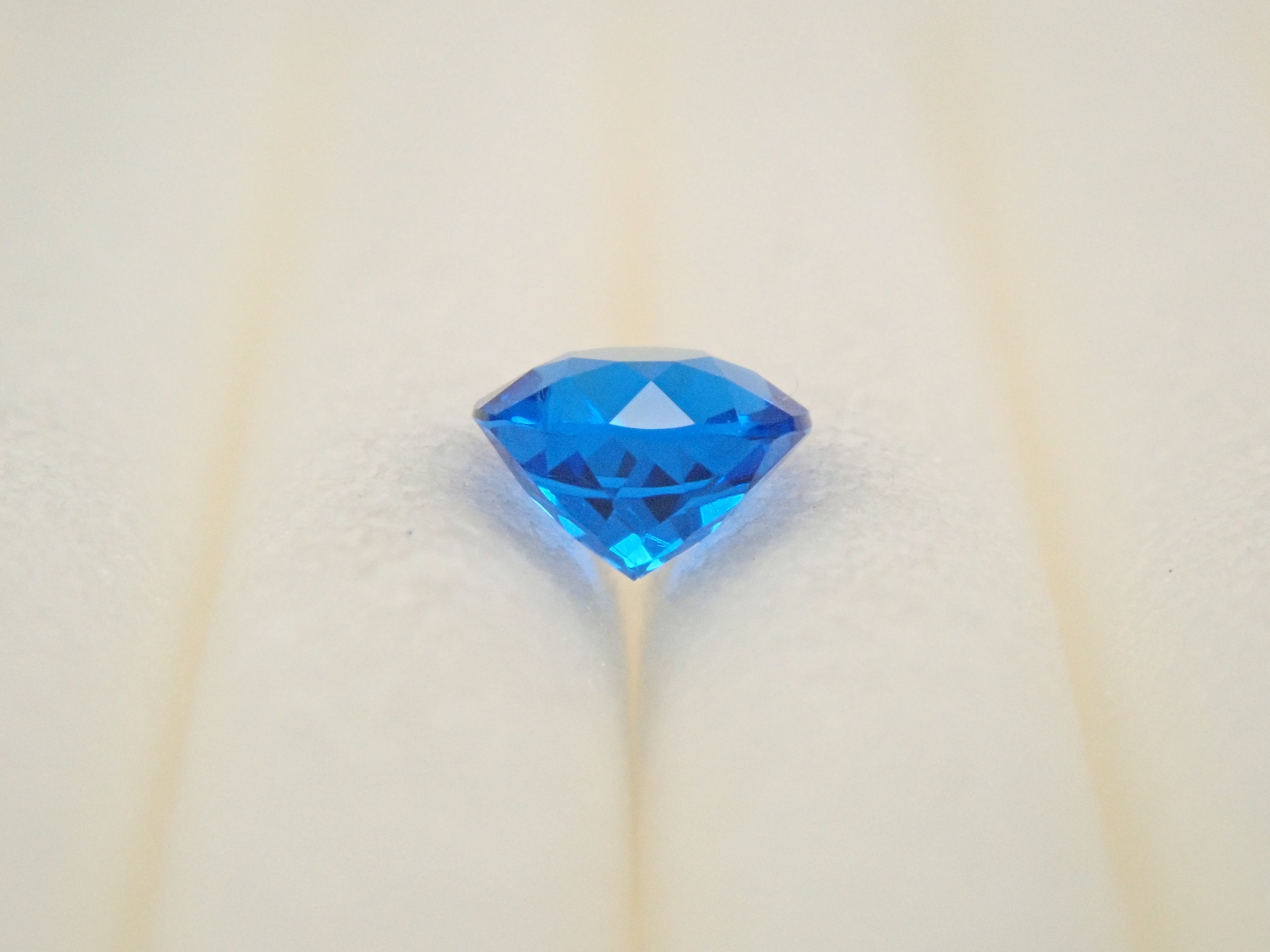 【12/30 22時販売】ドイツ産アウイナイト 3.1mm/0.100ctルース