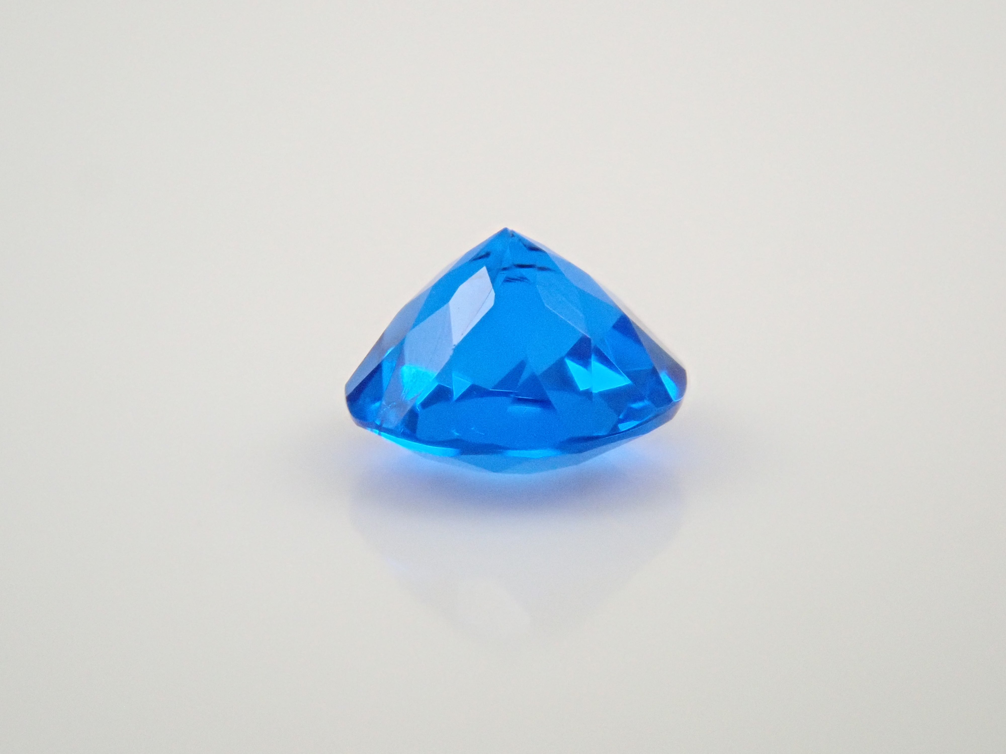 【12/30 22時販売】ドイツ産アウイナイト 3.1mm/0.100ctルース