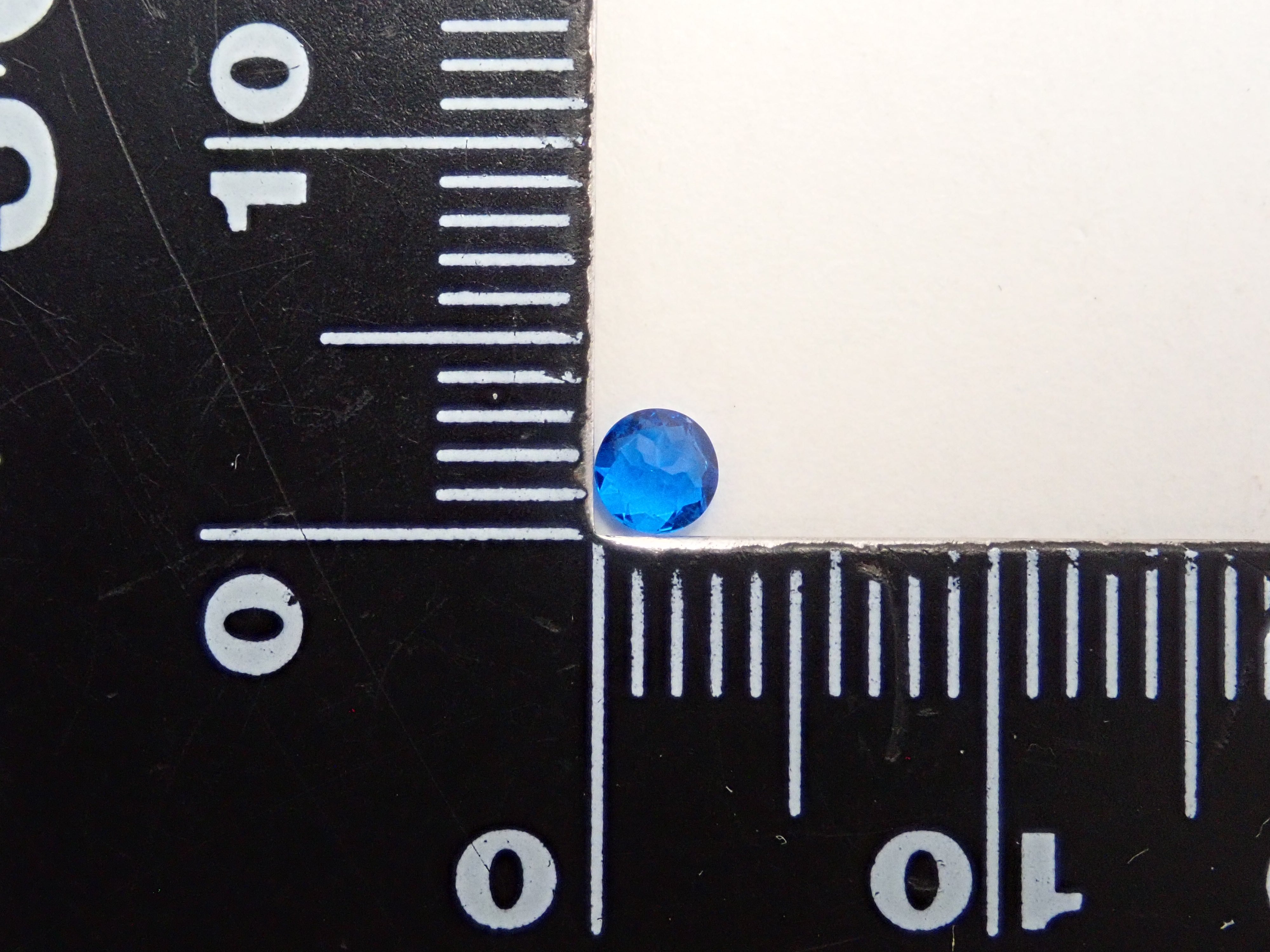 【12/30 22時販売】ドイツ産アウイナイト 3.1mm/0.100ctルース