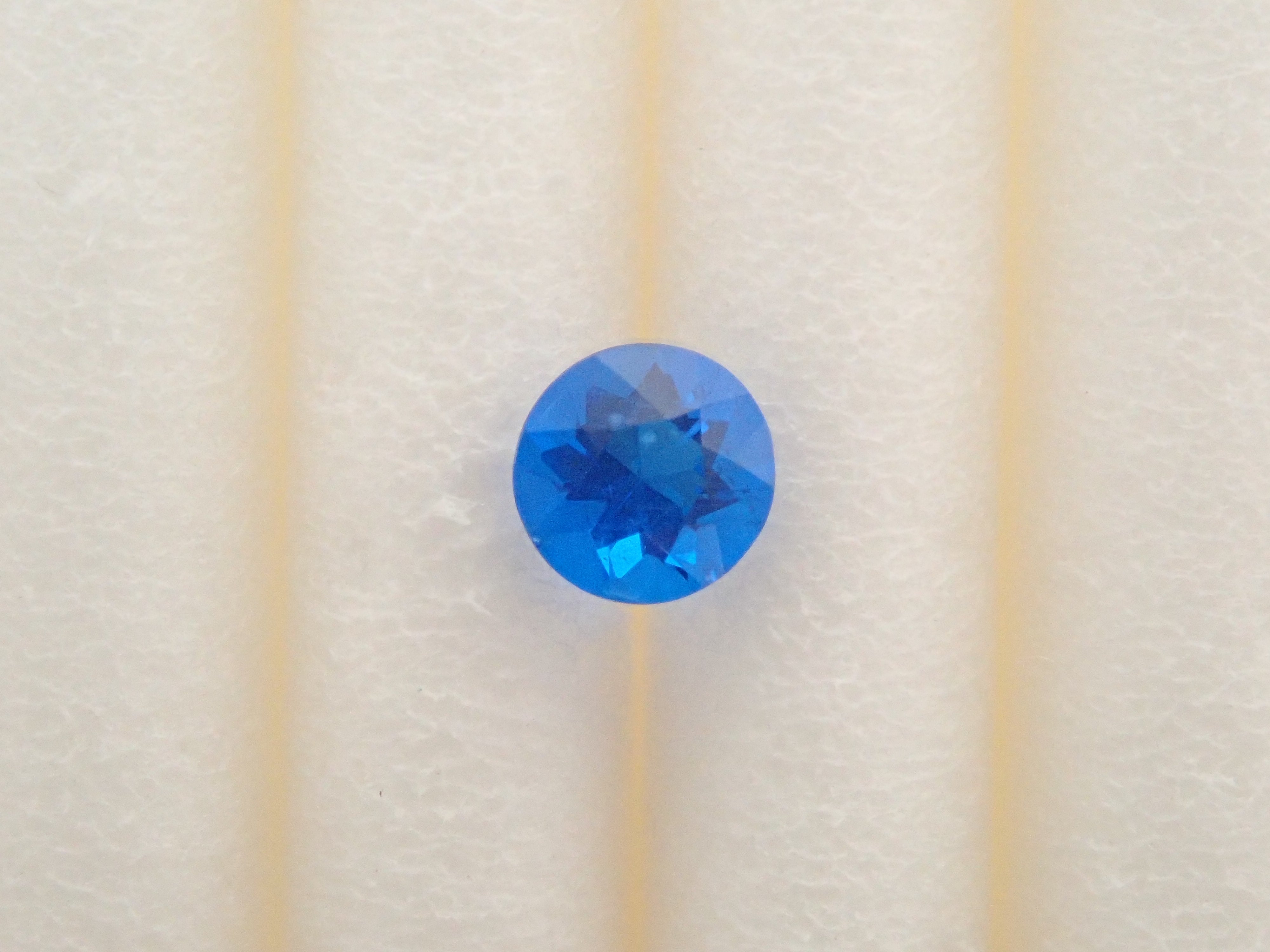 【1/9 22時販売】ドイツ産アウイナイト 2.7mm/0.076ctルース