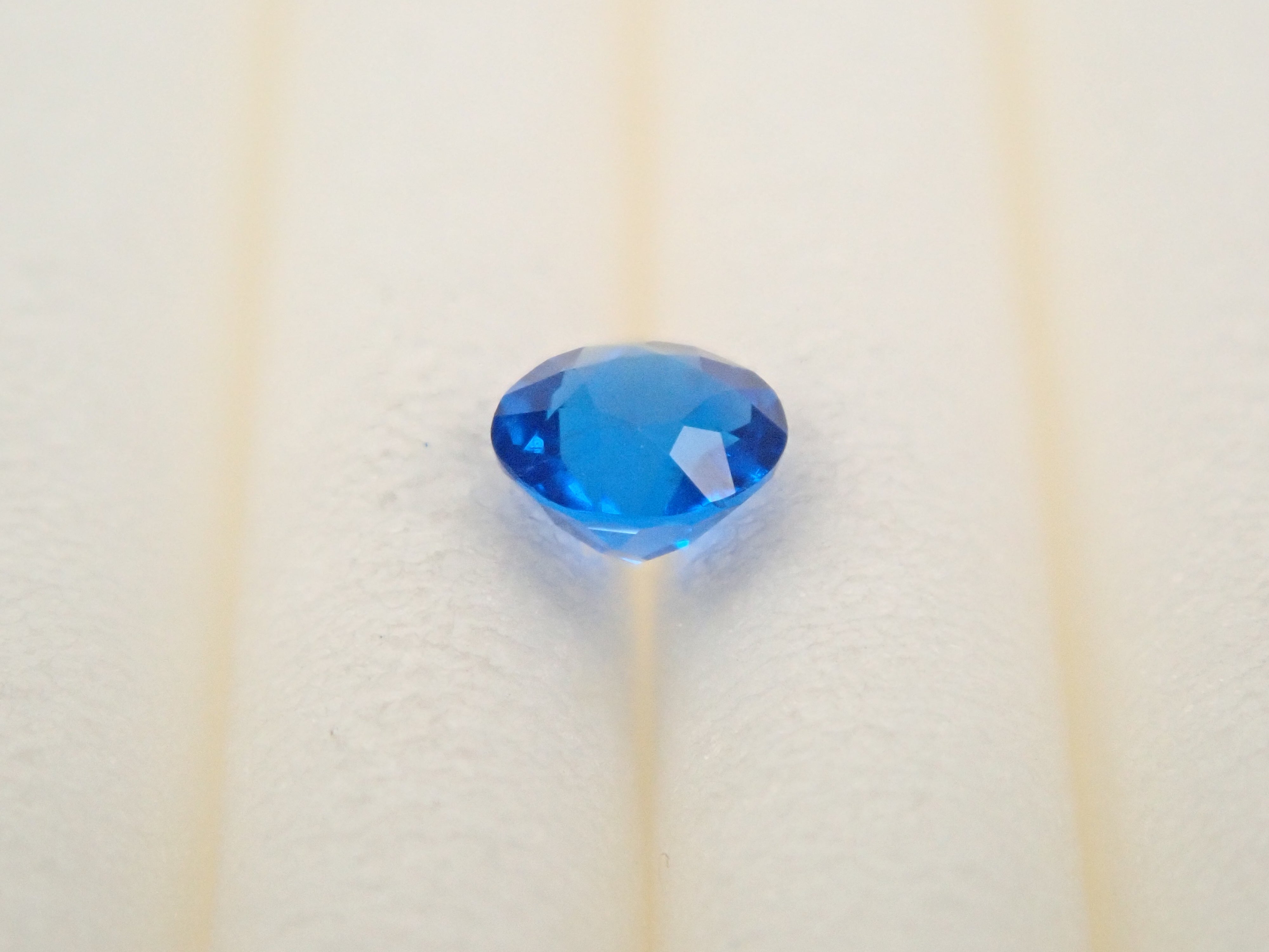 【1/9 22時販売】ドイツ産アウイナイト 2.7mm/0.076ctルース