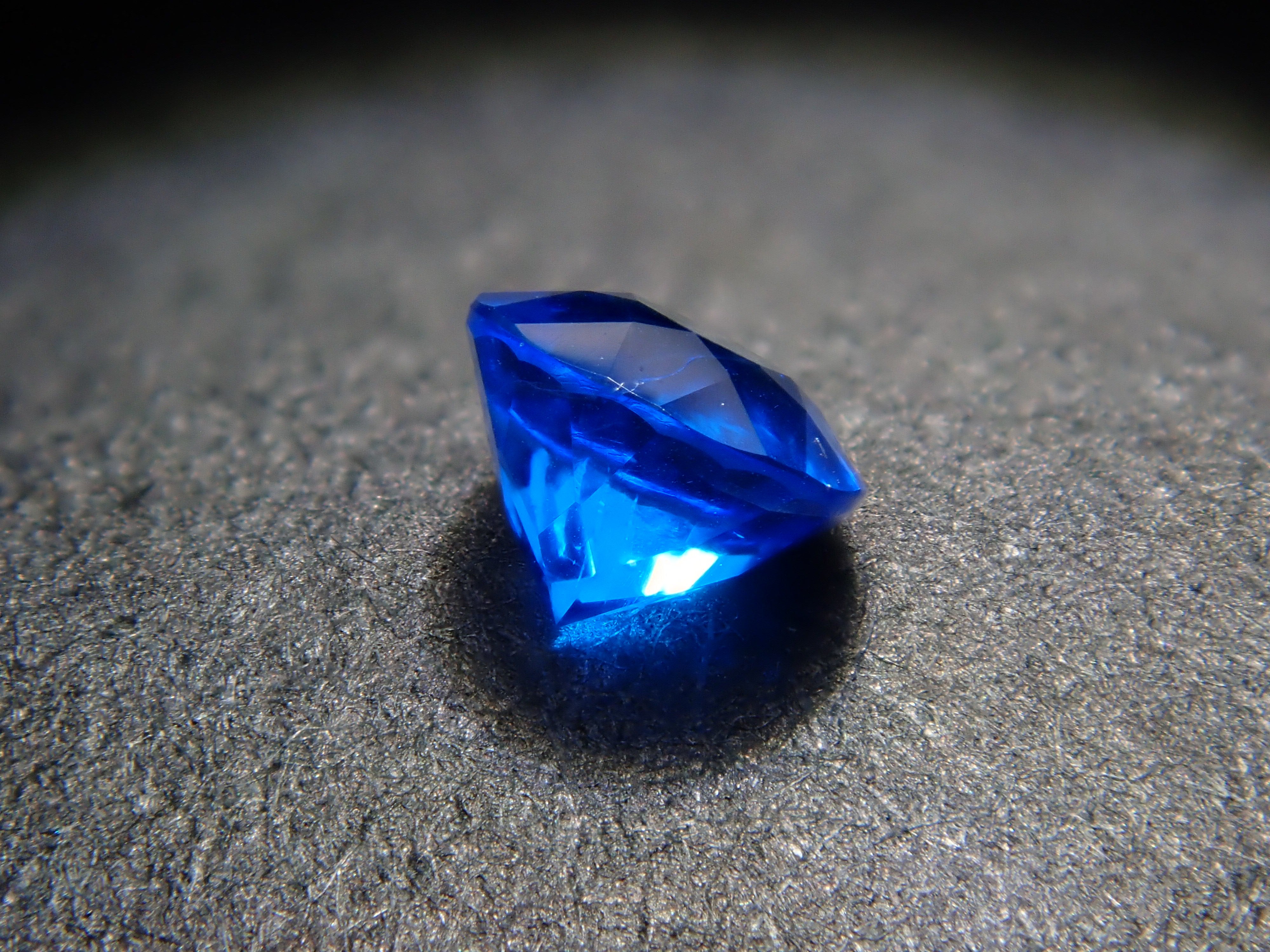 12561757掲載】ドイツ産アウイナイト 0.076ctルース