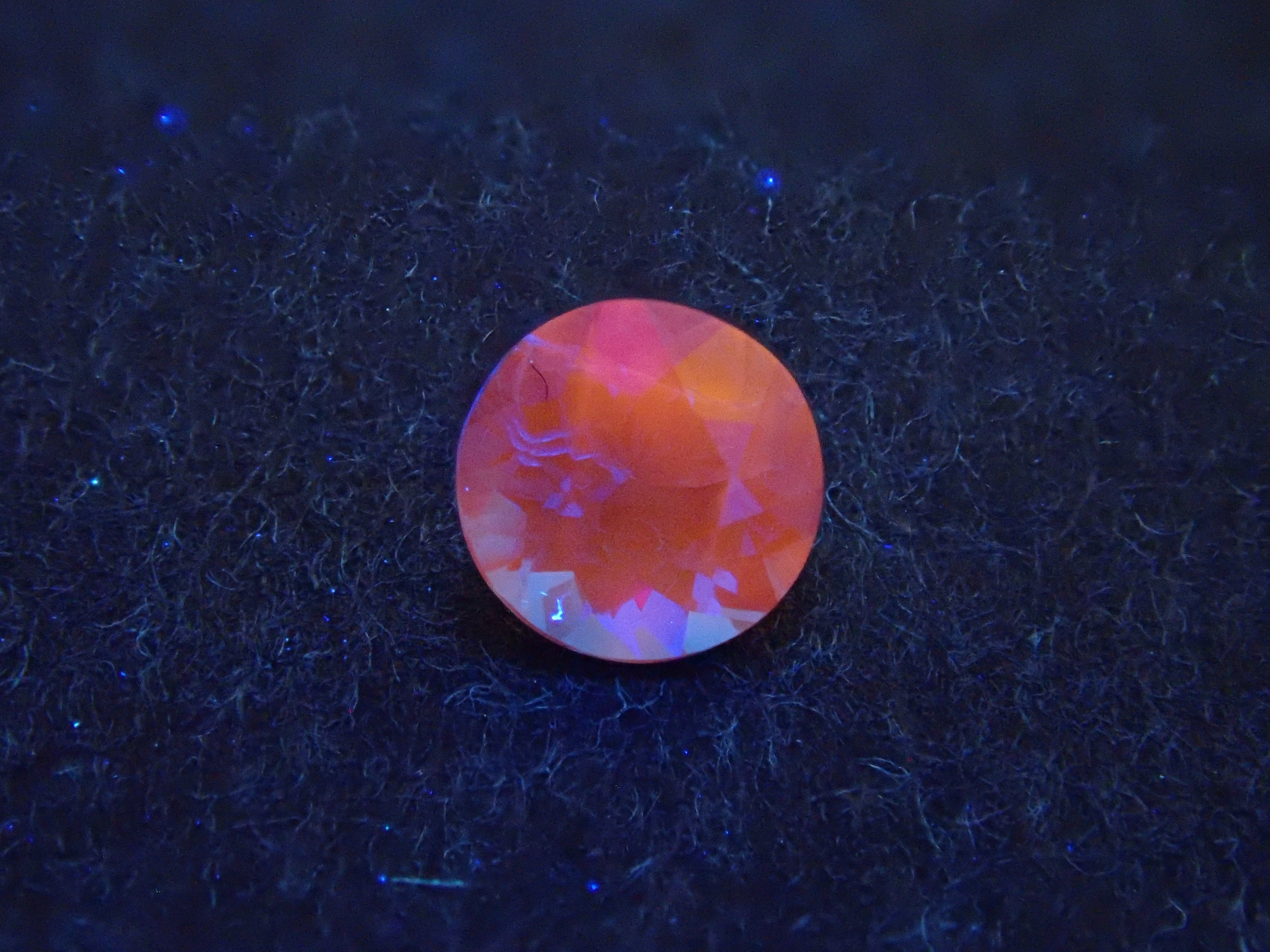 【12/30 22時販売】ドイツ産アウイナイト 3.1mm/0.100ctルース