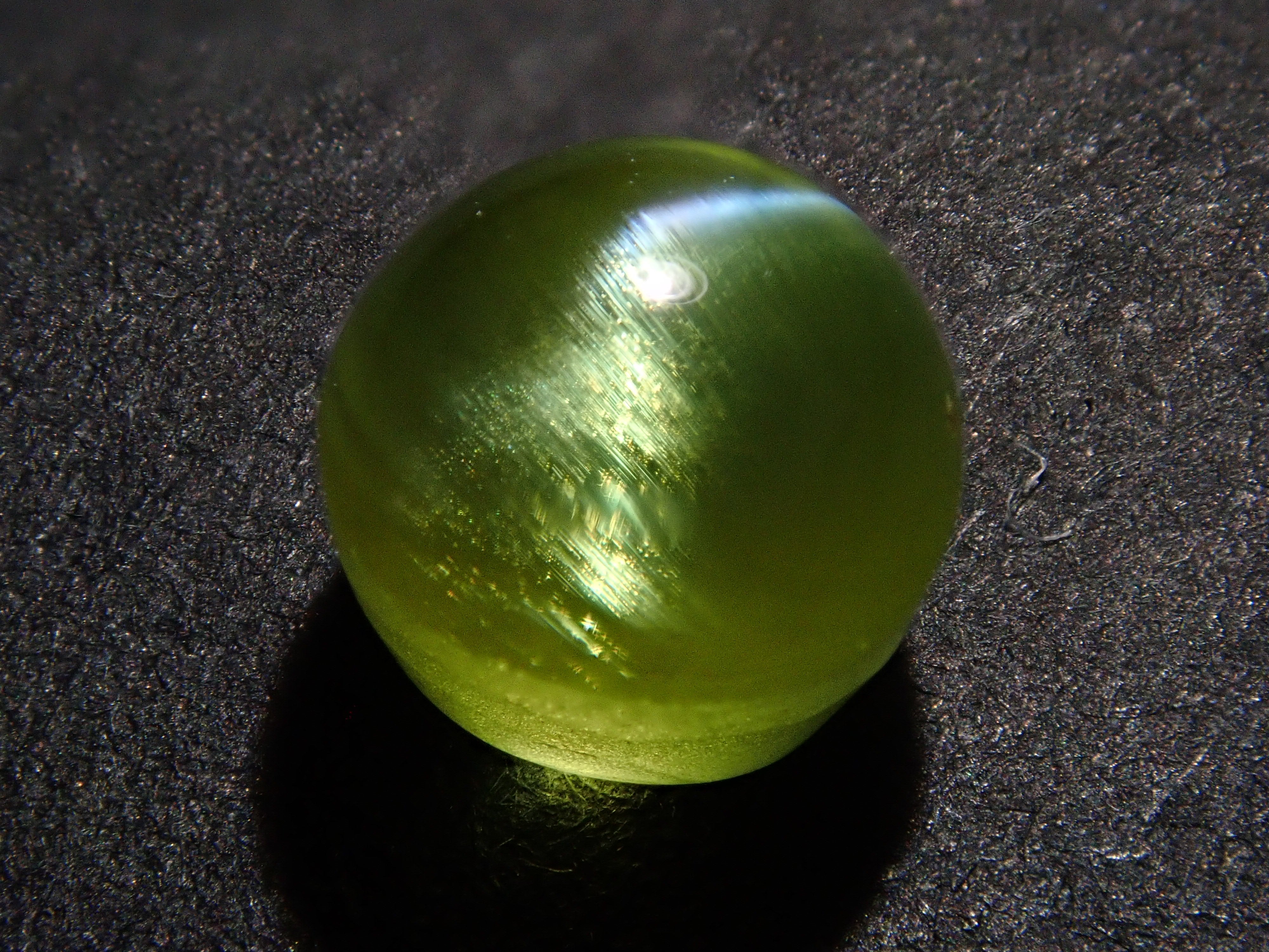 【1/1 22時販売】インド産パロットクリソベリルキャッツアイ 5.6mm/1.715ctルース