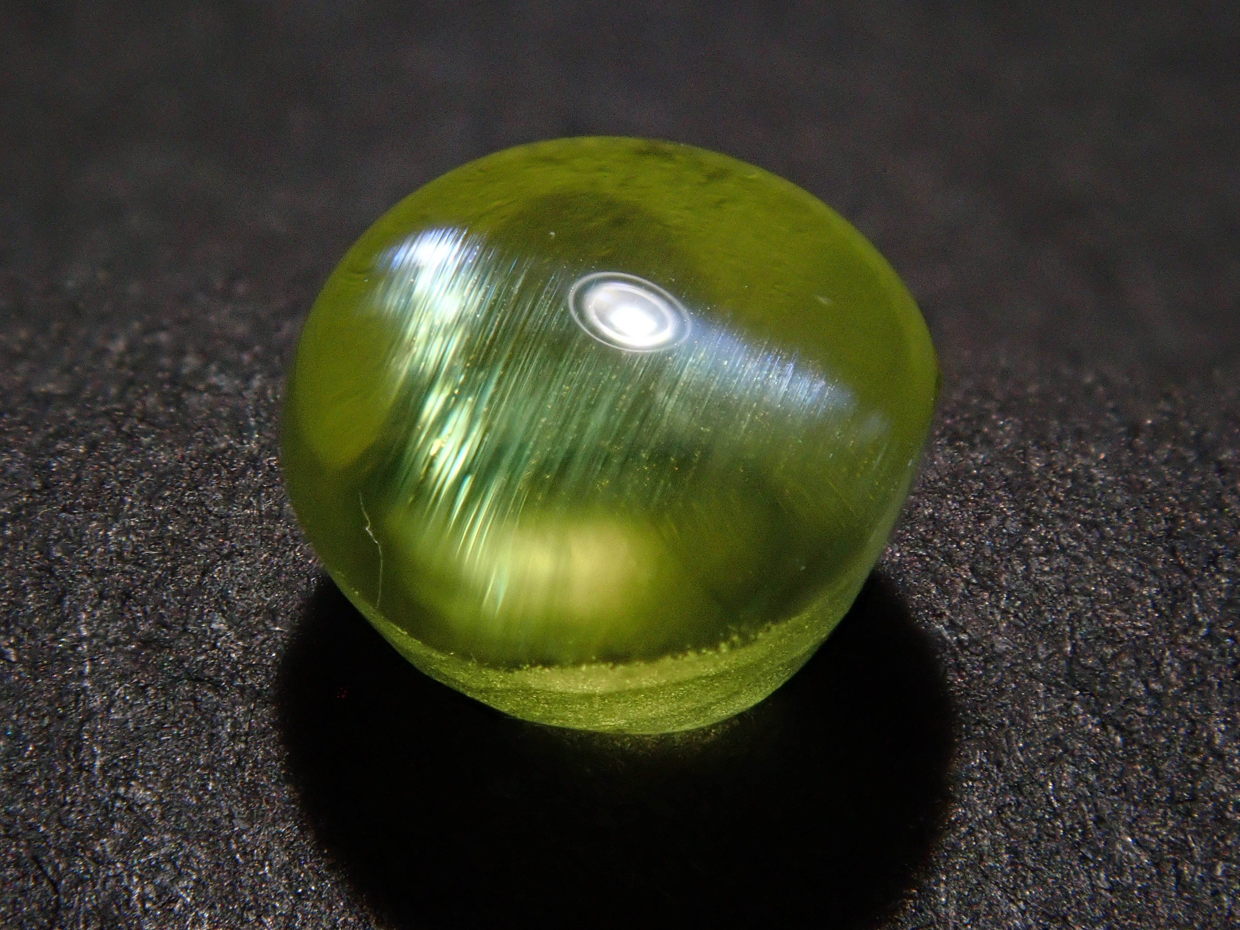 【1/9 22時販売】インド産パロットクリソベリルキャッツアイ 1.225ctルース