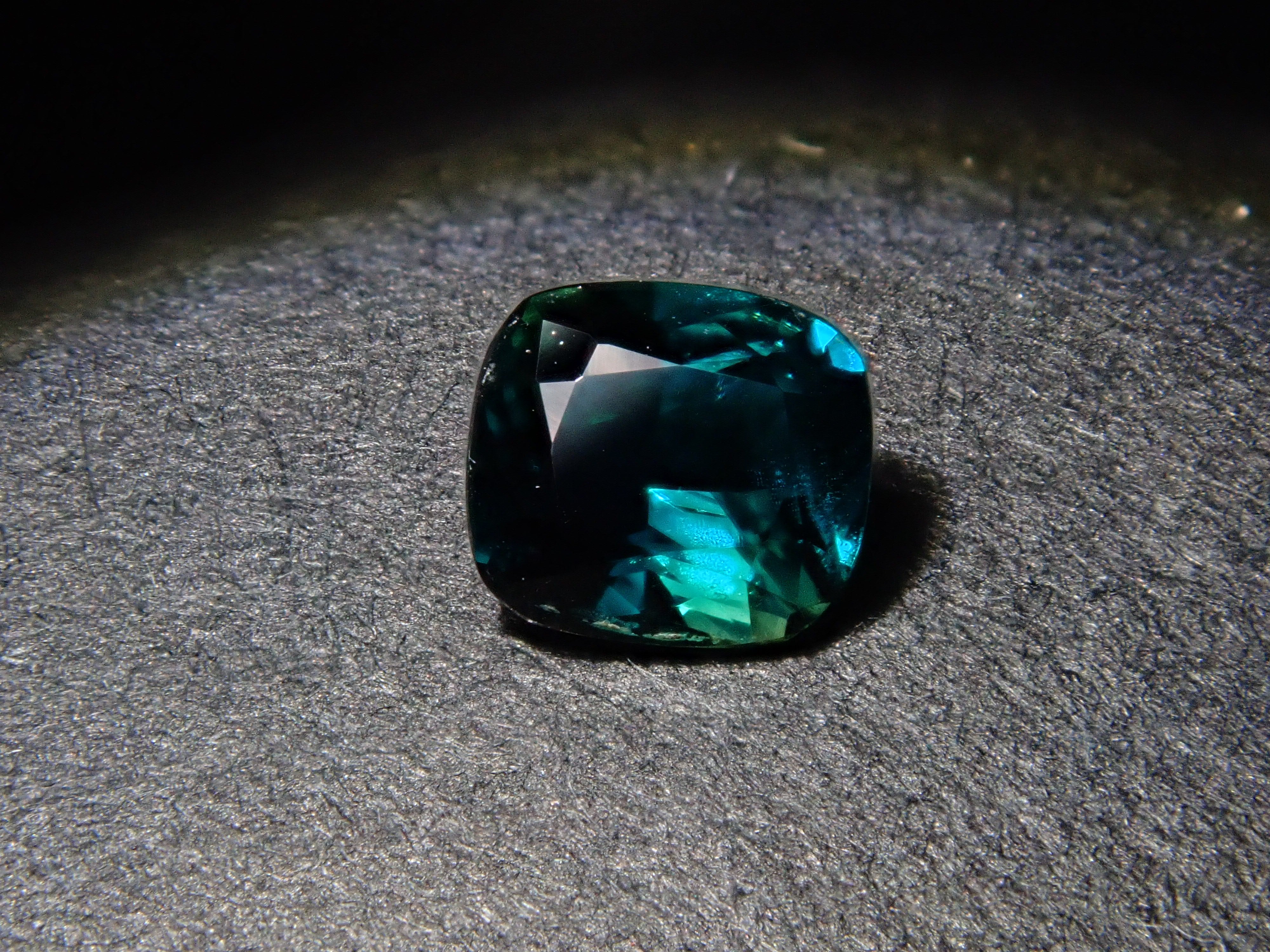 【12/29 22時販売】パキスタン産ラズライト（天藍石） 0.171ctルース